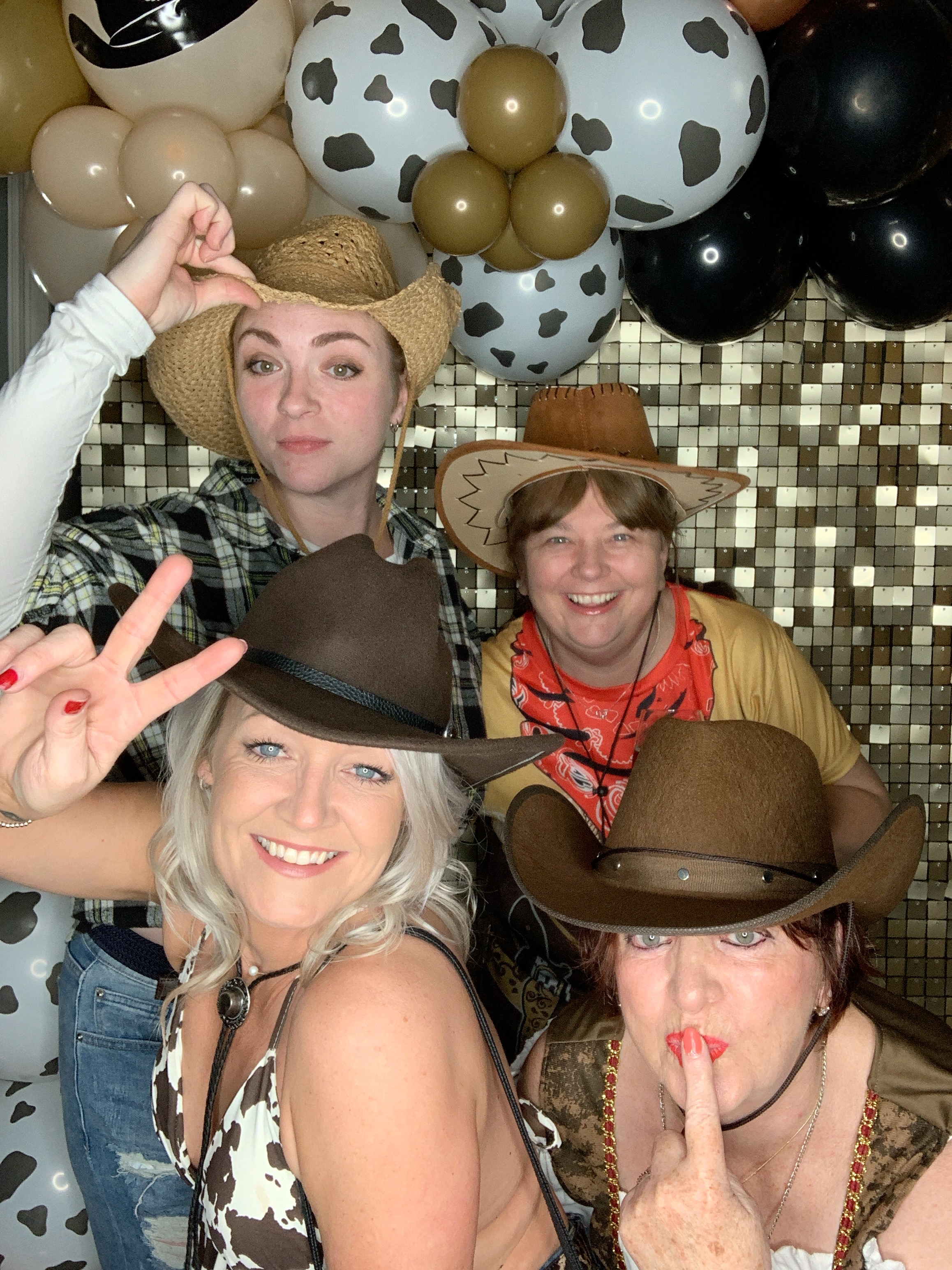 Saltmarshe Staff party  | View more photos from the event at gallery.magicimages.uk/u/MagicImages/Saltmarshe-Staff-party