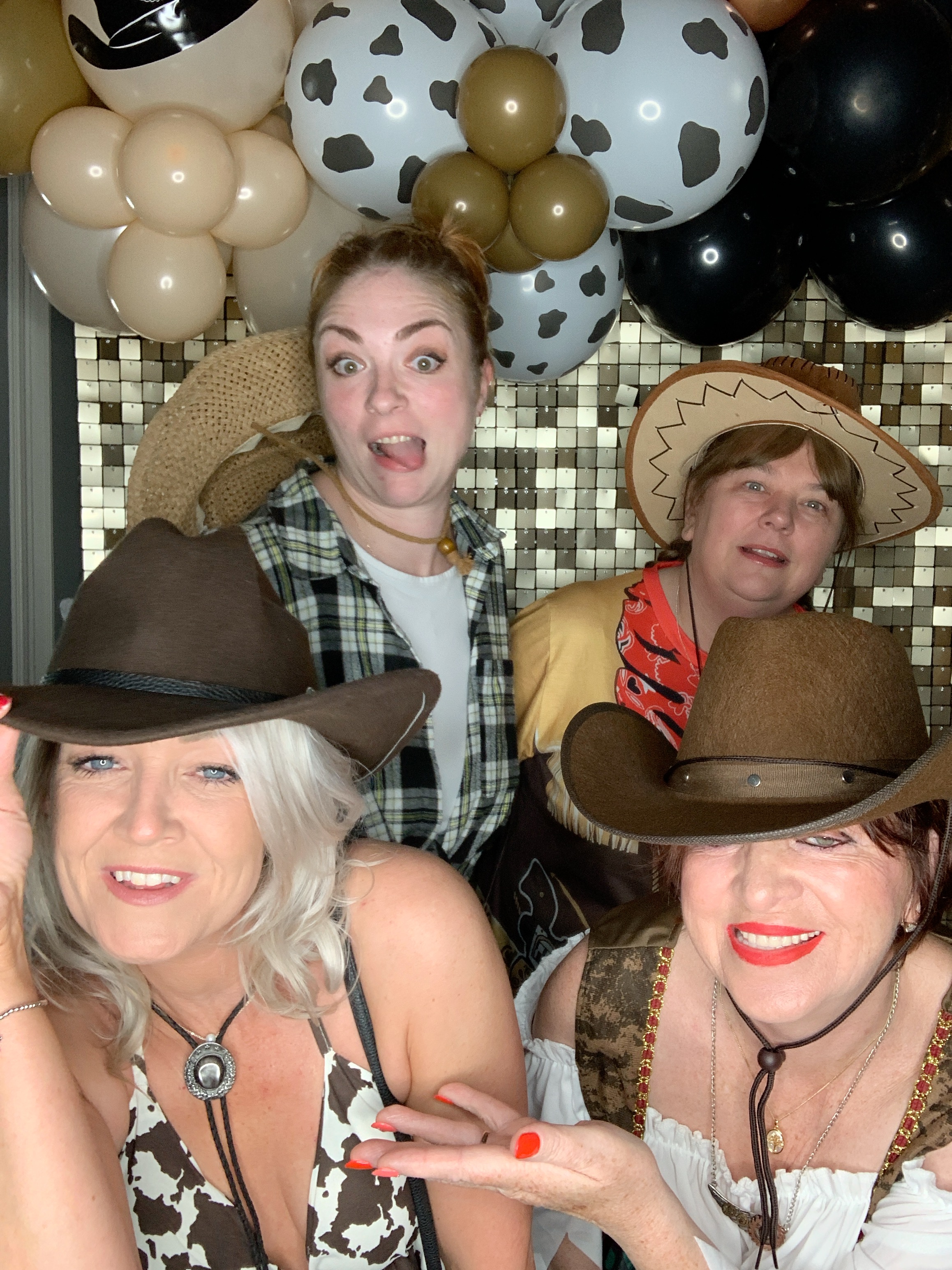 Saltmarshe Staff party  | View more photos from the event at gallery.magicimages.uk/u/MagicImages/Saltmarshe-Staff-party