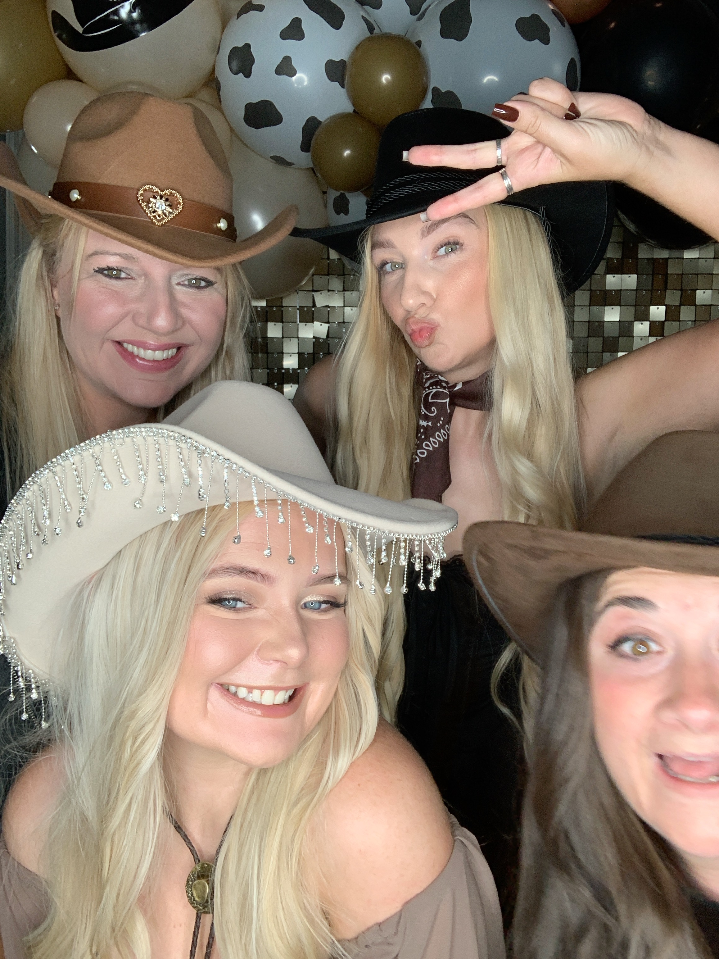 Saltmarshe Staff party  | View more photos from the event at gallery.magicimages.uk/u/MagicImages/Saltmarshe-Staff-party