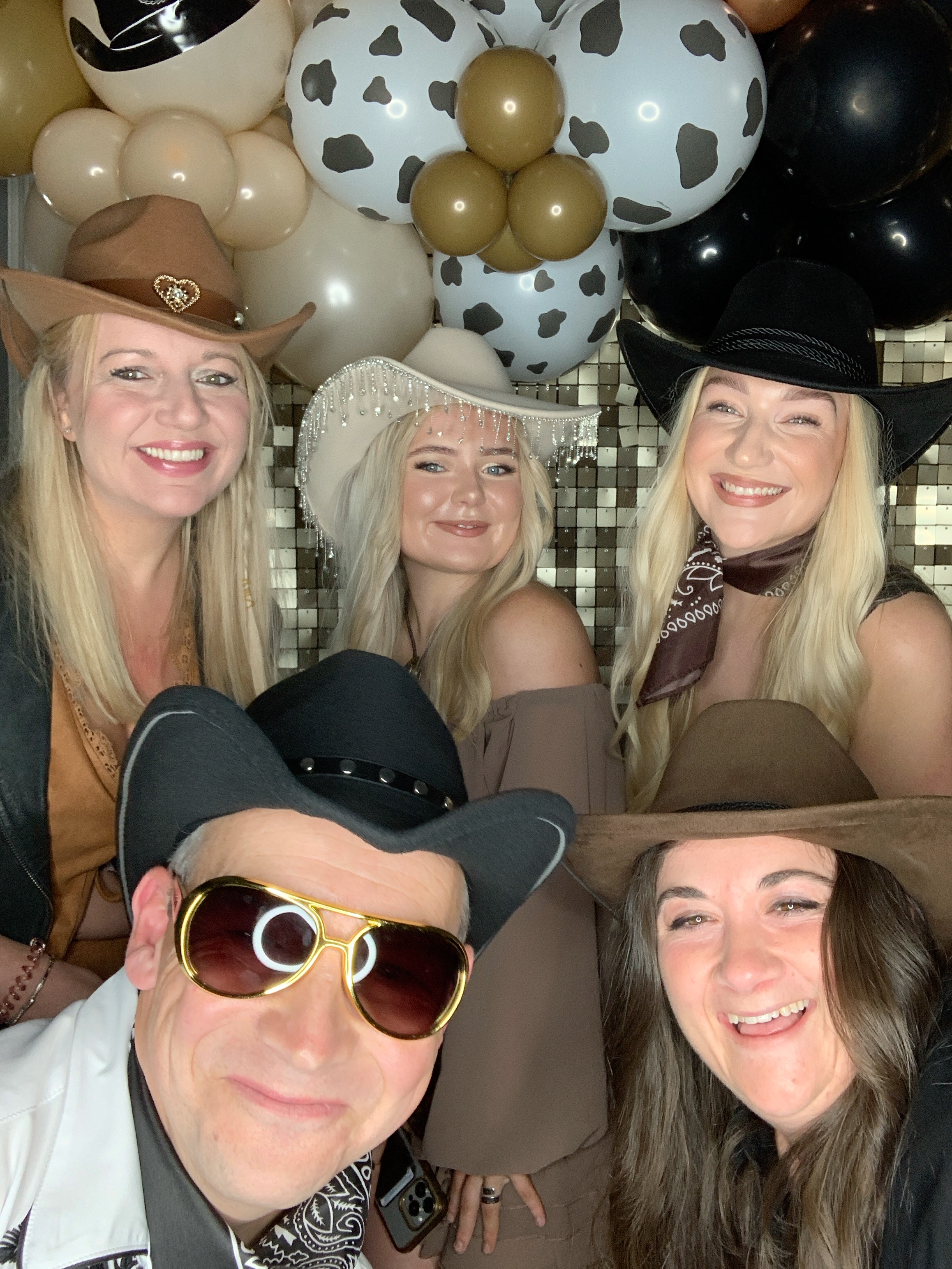 Saltmarshe Staff party  | View more photos from the event at gallery.magicimages.uk/u/MagicImages/Saltmarshe-Staff-party