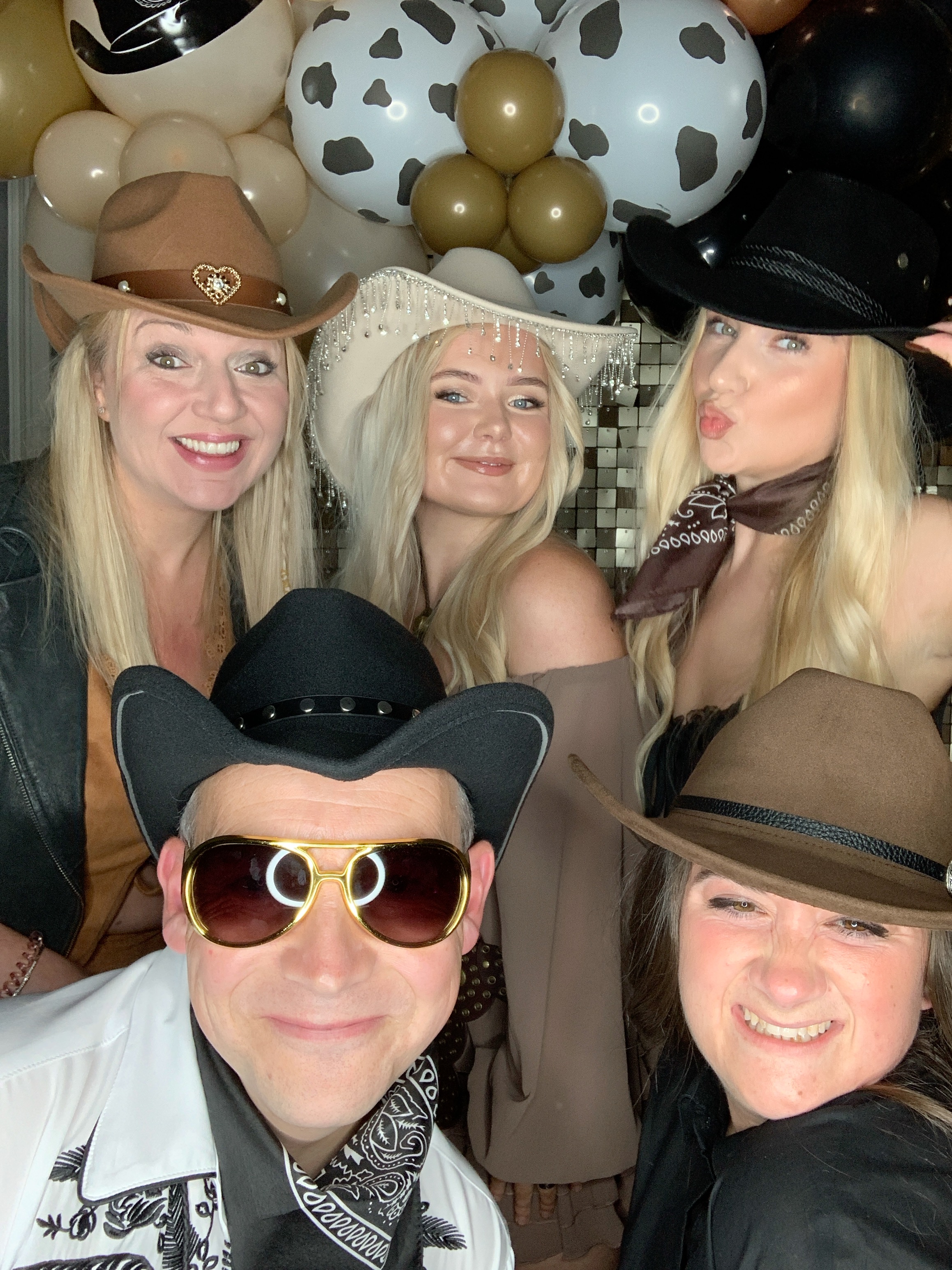 Saltmarshe Staff party  | View more photos from the event at gallery.magicimages.uk/u/MagicImages/Saltmarshe-Staff-party