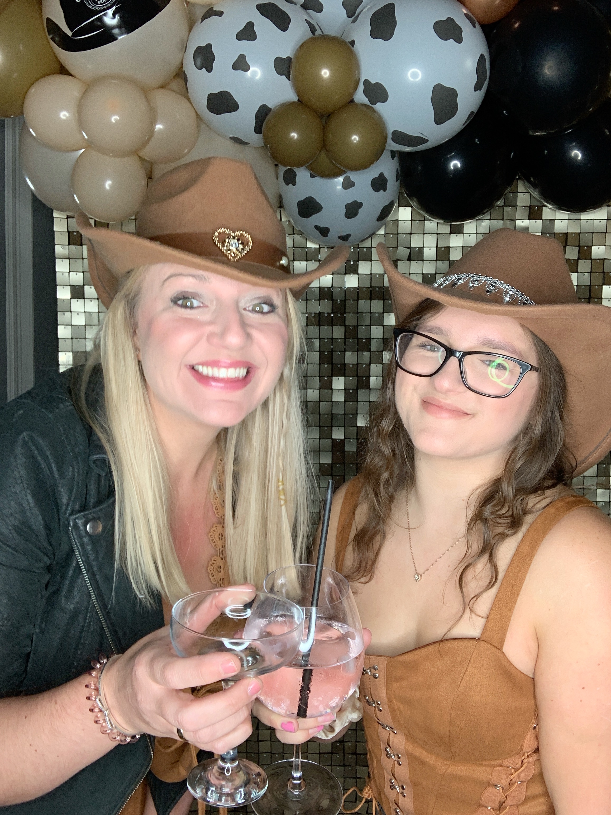 Saltmarshe Staff party  | View more photos from the event at gallery.magicimages.uk/u/MagicImages/Saltmarshe-Staff-party