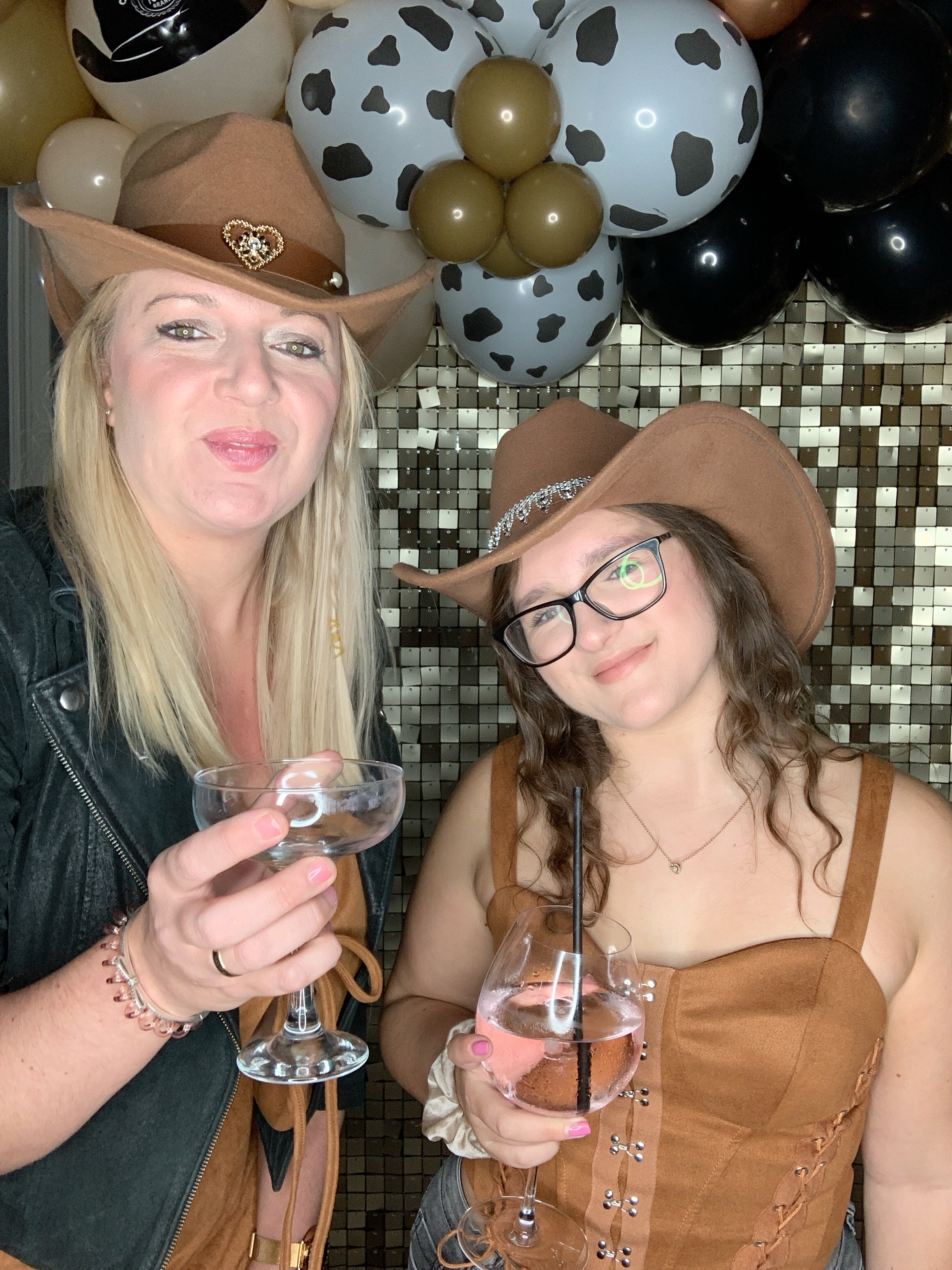 Saltmarshe Staff party  | View more photos from the event at gallery.magicimages.uk/u/MagicImages/Saltmarshe-Staff-party