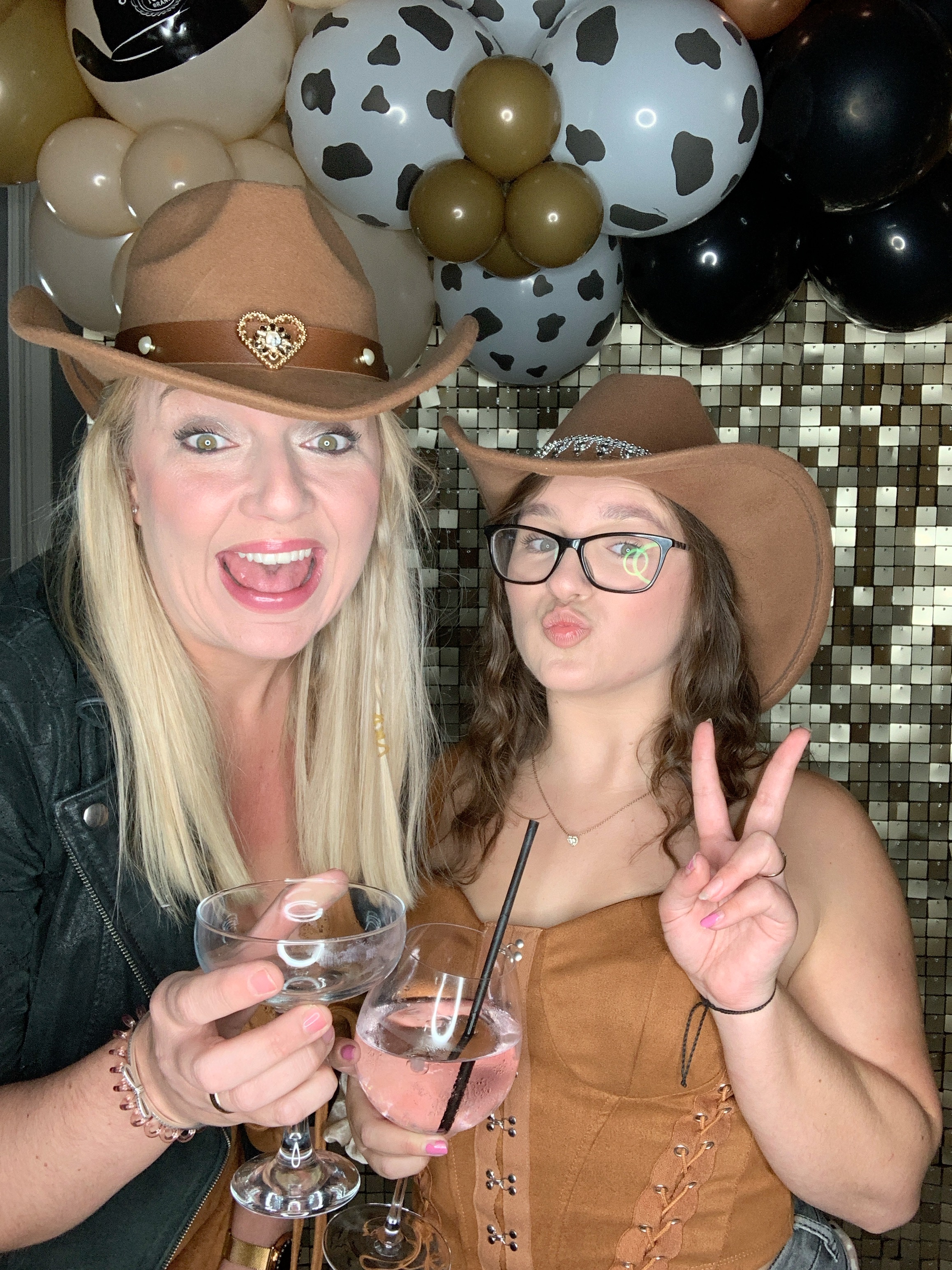 Saltmarshe Staff party  | View more photos from the event at gallery.magicimages.uk/u/MagicImages/Saltmarshe-Staff-party