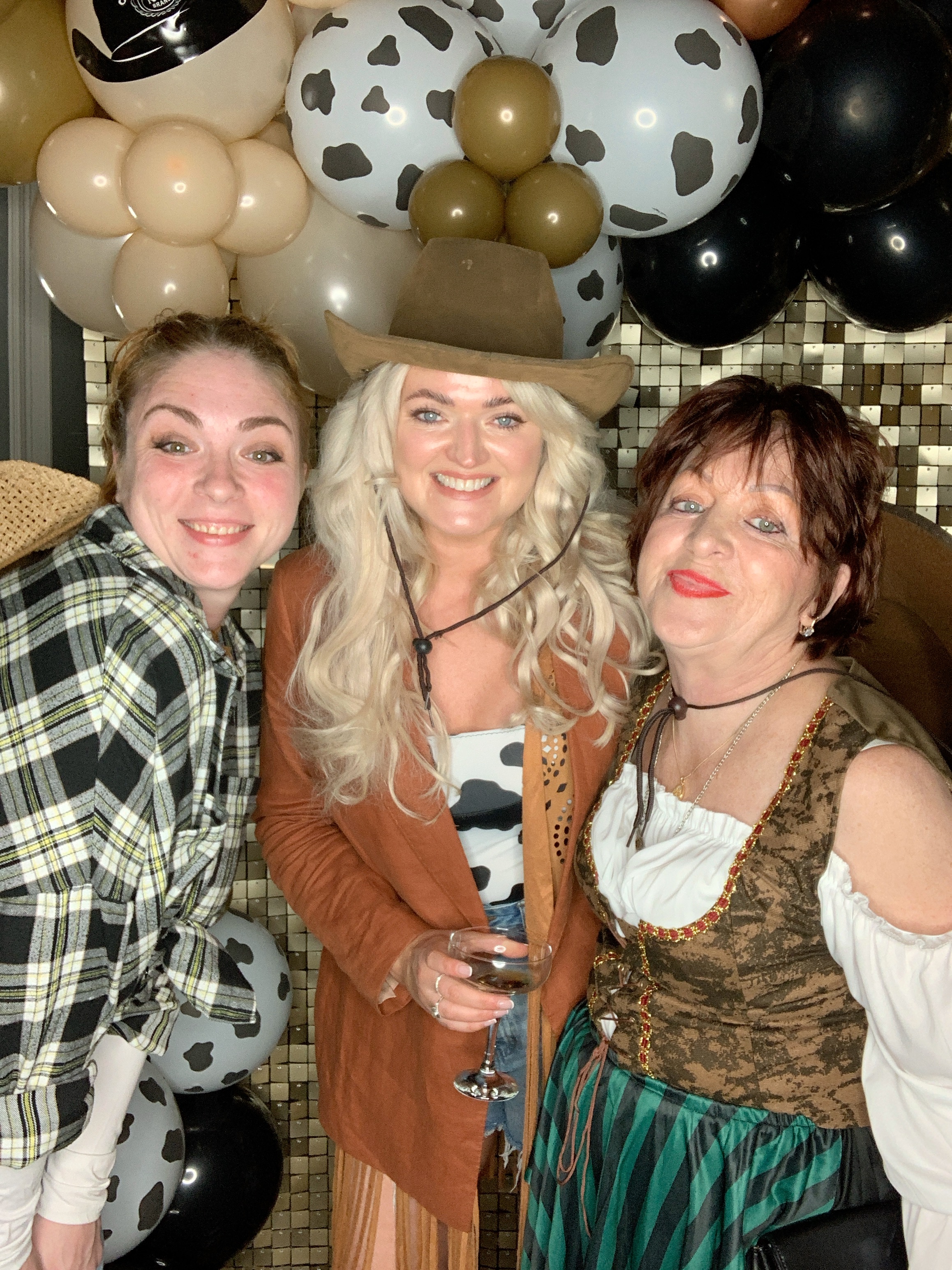 Saltmarshe Staff party  | View more photos from the event at gallery.magicimages.uk/u/MagicImages/Saltmarshe-Staff-party