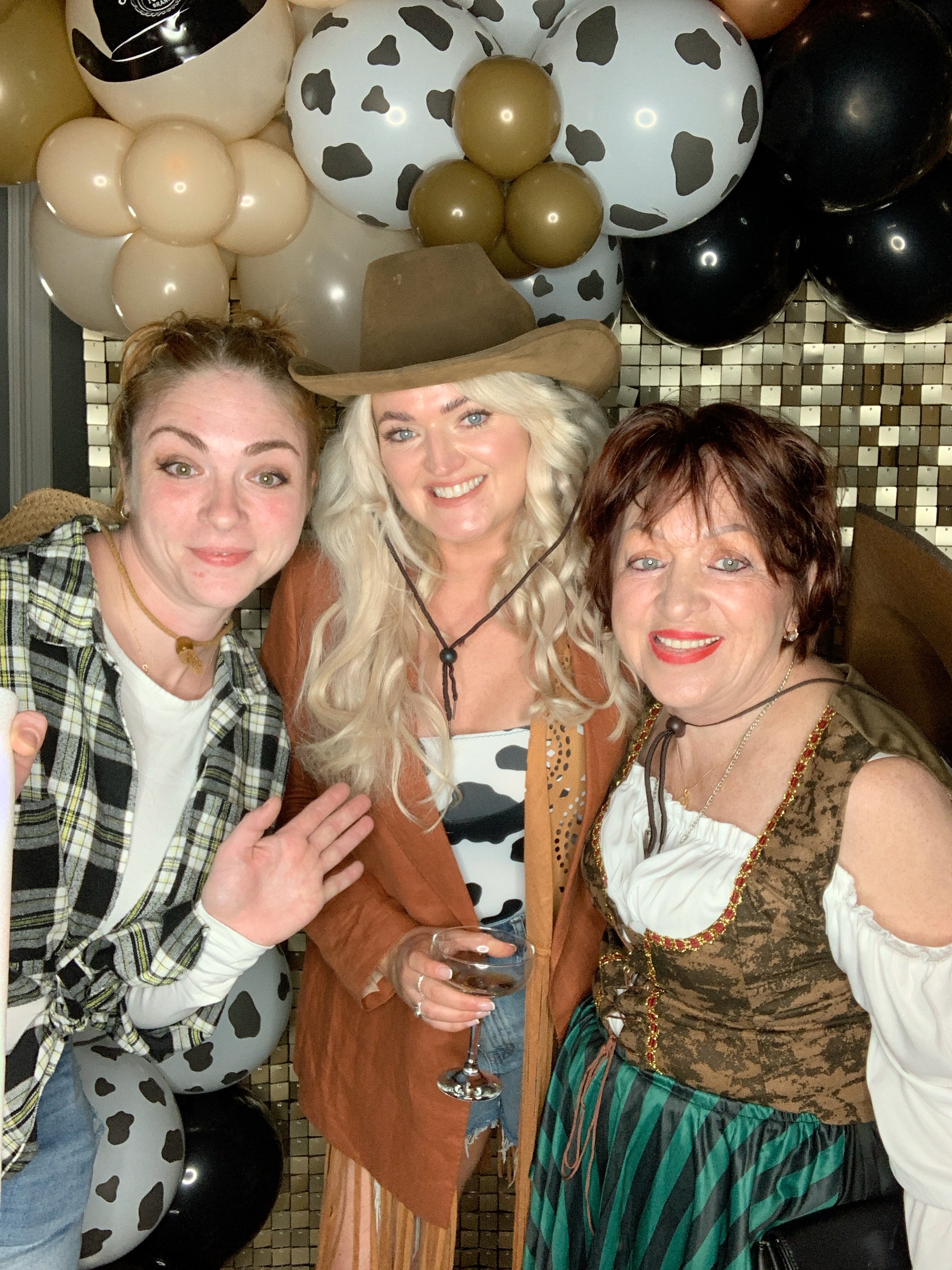 Saltmarshe Staff party  | View more photos from the event at gallery.magicimages.uk/u/MagicImages/Saltmarshe-Staff-party