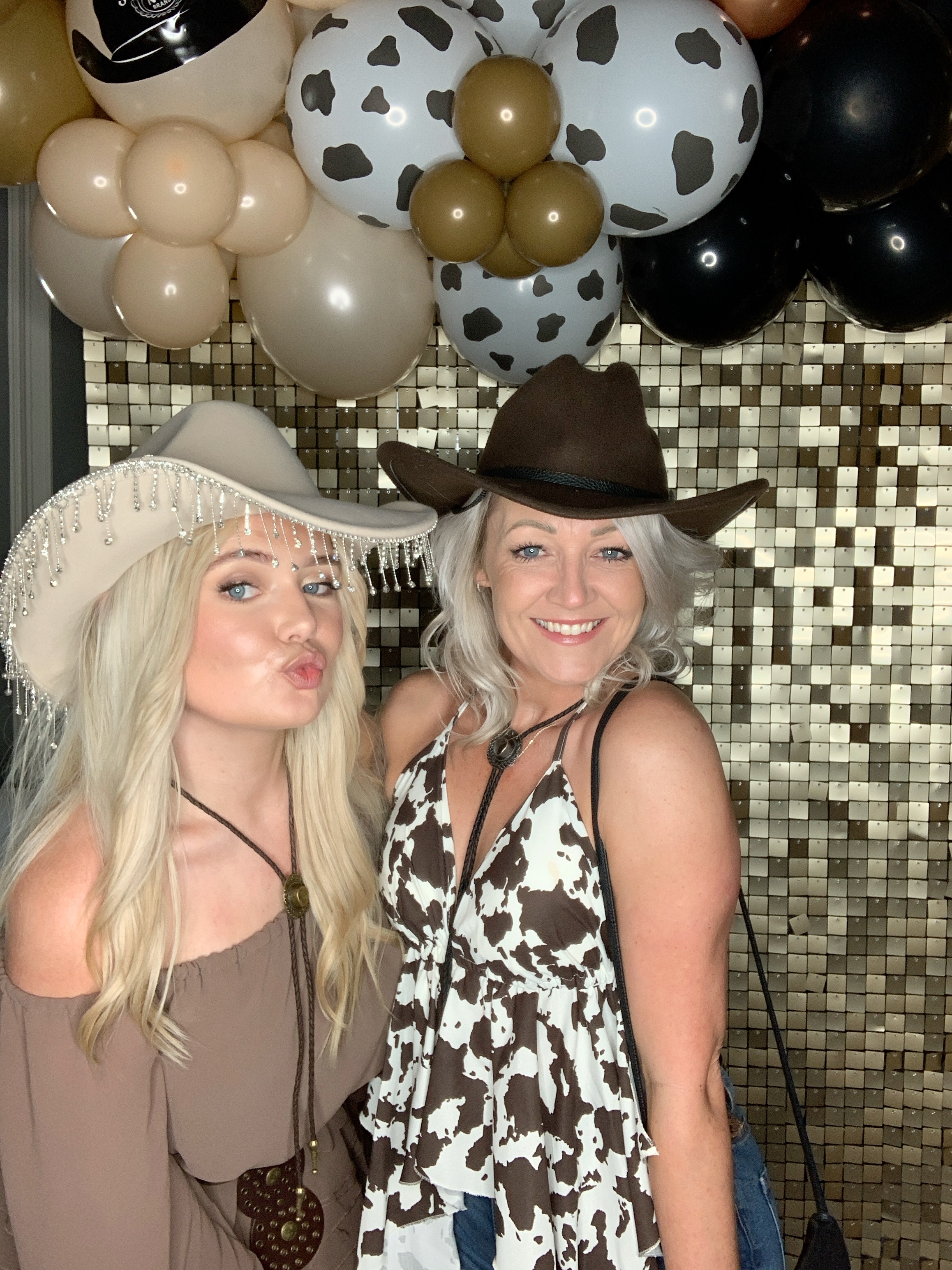 Saltmarshe Staff party  | View more photos from the event at gallery.magicimages.uk/u/MagicImages/Saltmarshe-Staff-party