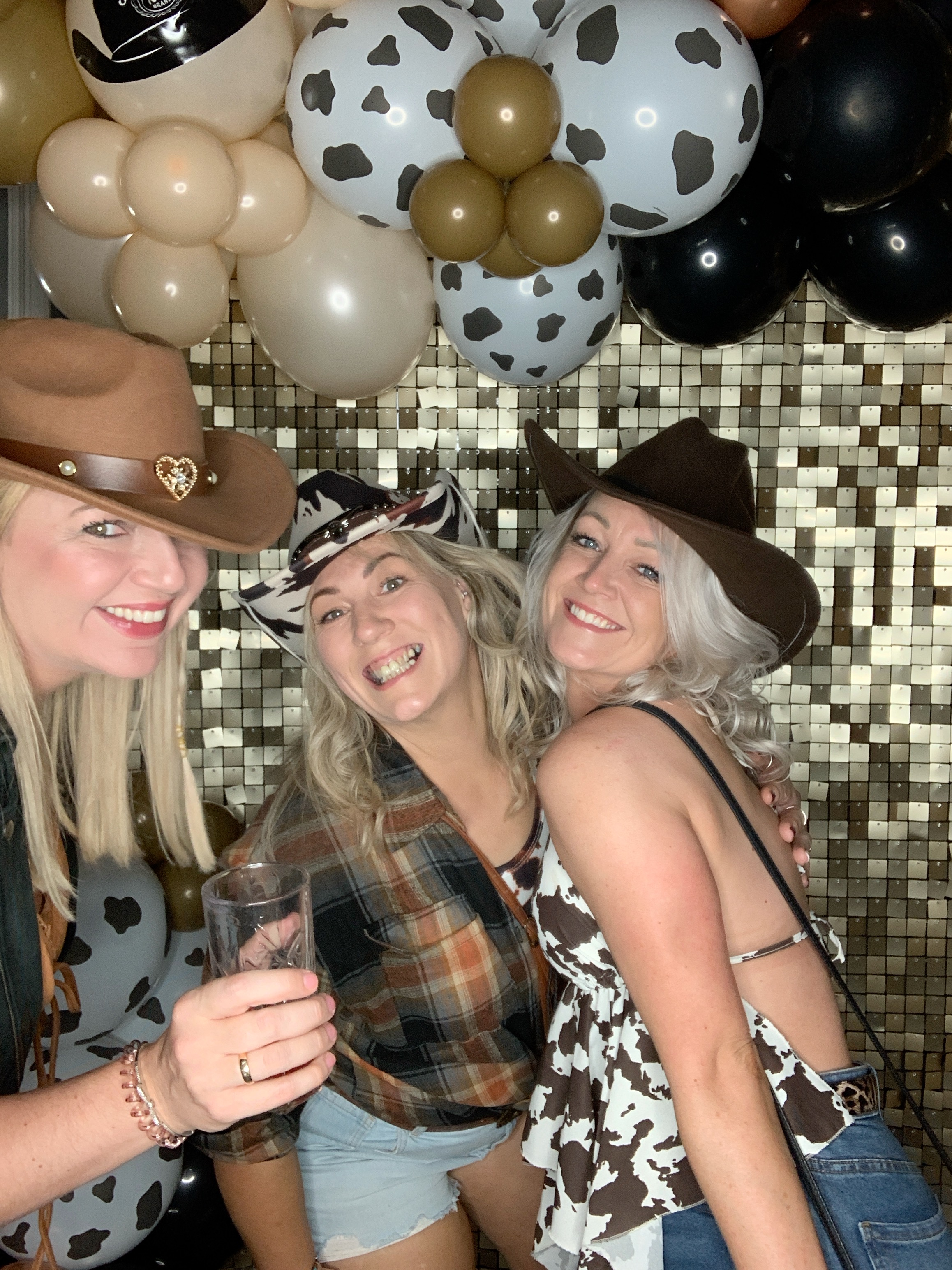 Saltmarshe Staff party  | View more photos from the event at gallery.magicimages.uk/u/MagicImages/Saltmarshe-Staff-party