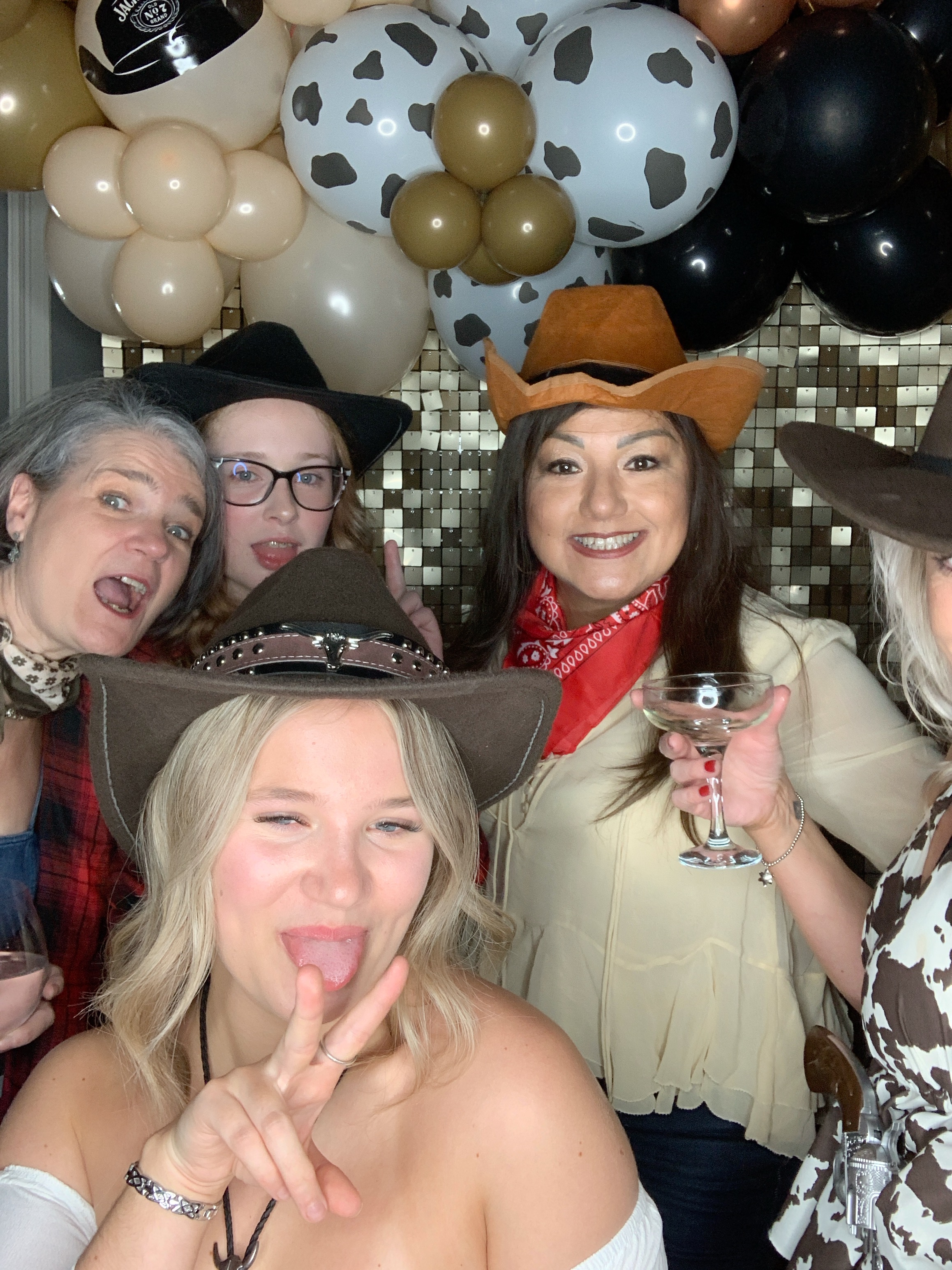 Saltmarshe Staff party  | View more photos from the event at gallery.magicimages.uk/u/MagicImages/Saltmarshe-Staff-party