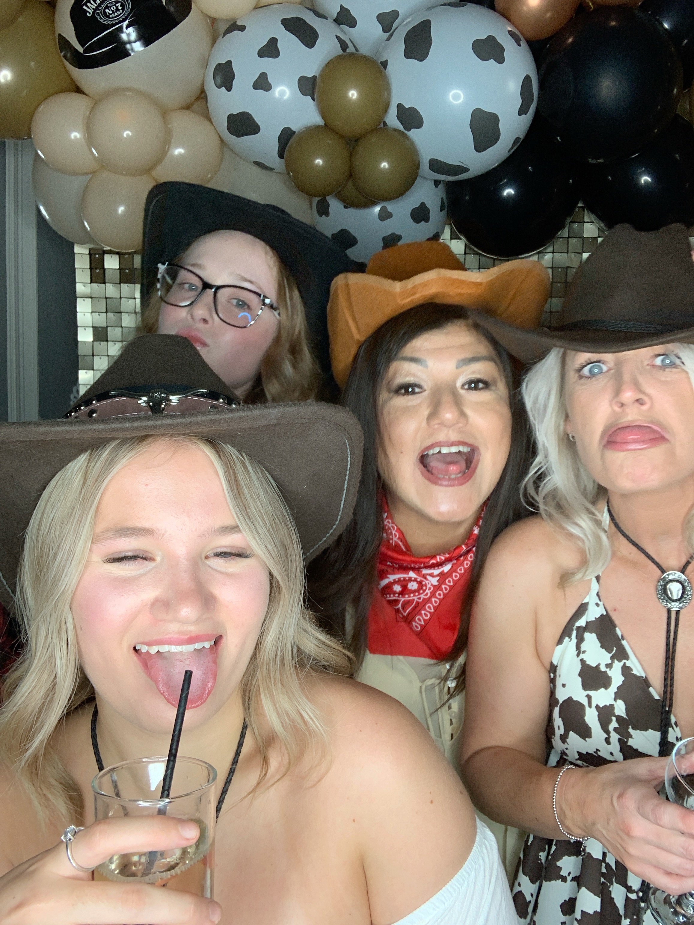 Saltmarshe Staff party  | View more photos from the event at gallery.magicimages.uk/u/MagicImages/Saltmarshe-Staff-party