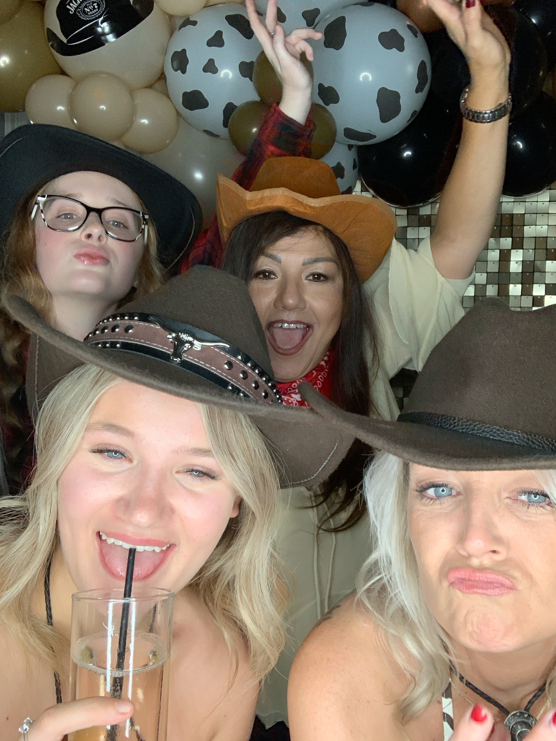 Saltmarshe Staff party  | View more photos from the event at gallery.magicimages.uk/u/MagicImages/Saltmarshe-Staff-party