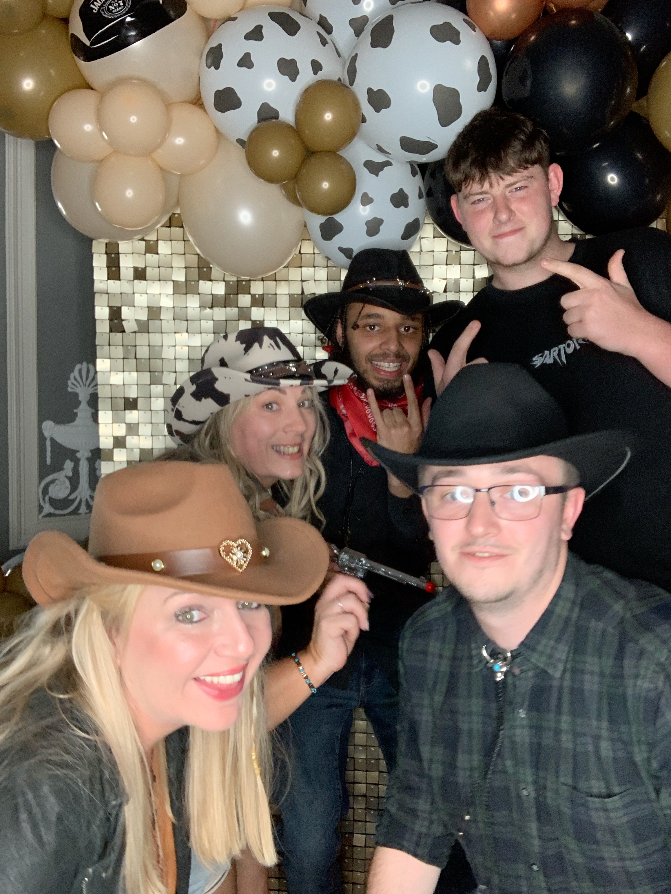 Saltmarshe Staff party  | View more photos from the event at gallery.magicimages.uk/u/MagicImages/Saltmarshe-Staff-party