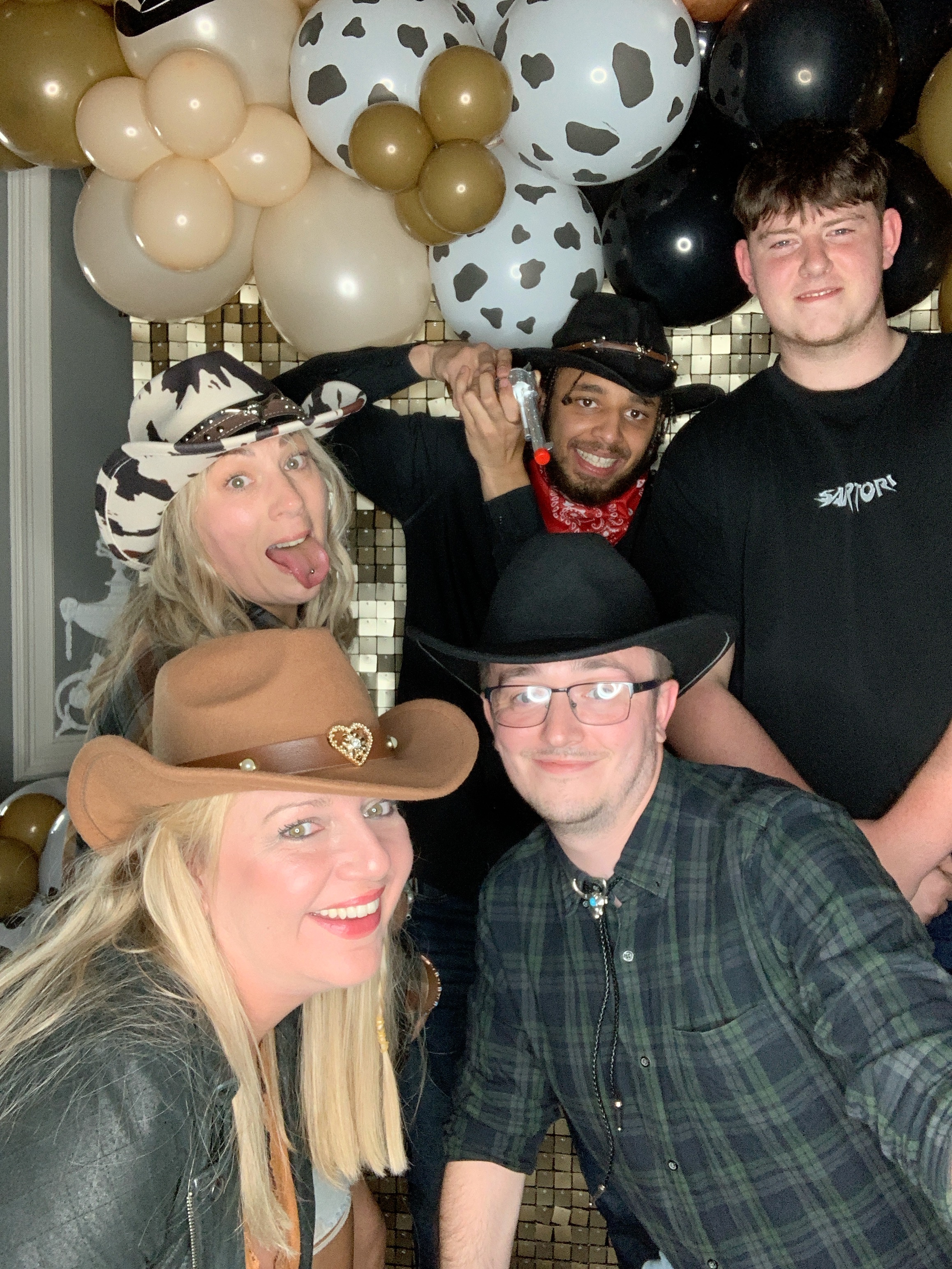 Saltmarshe Staff party  | View more photos from the event at gallery.magicimages.uk/u/MagicImages/Saltmarshe-Staff-party