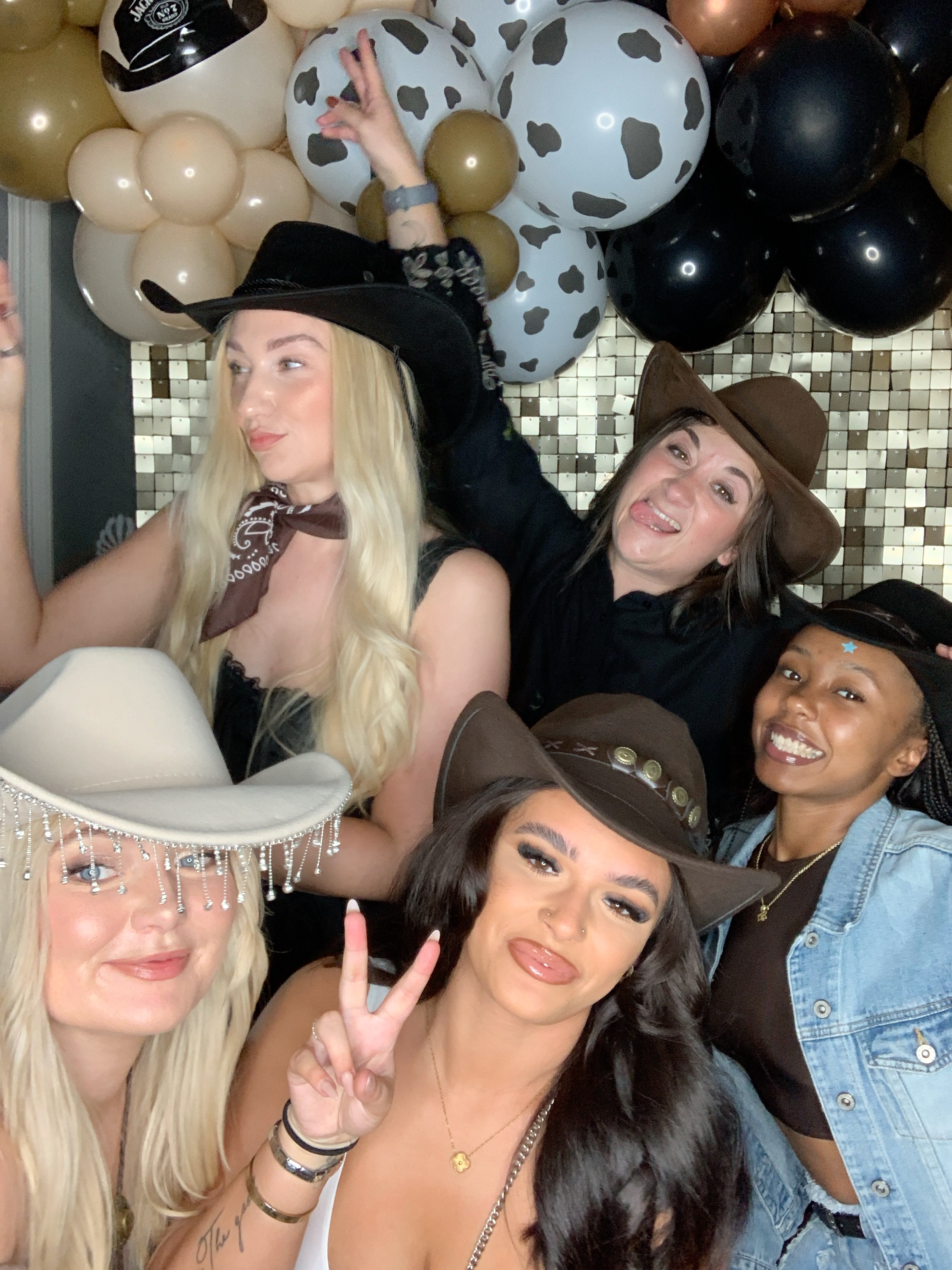 Saltmarshe Staff party  | View more photos from the event at gallery.magicimages.uk/u/MagicImages/Saltmarshe-Staff-party