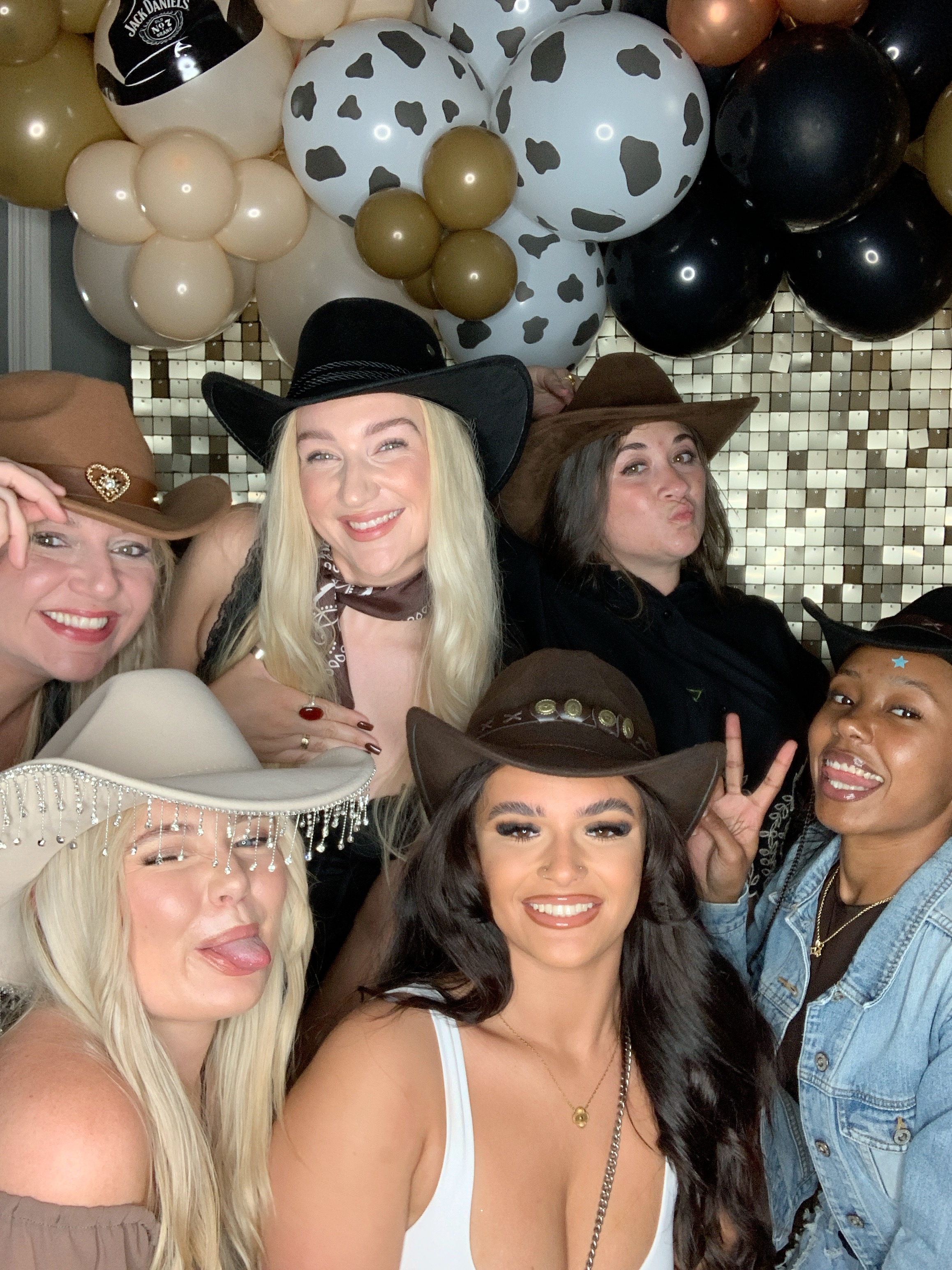 Saltmarshe Staff party  | View more photos from the event at gallery.magicimages.uk/u/MagicImages/Saltmarshe-Staff-party