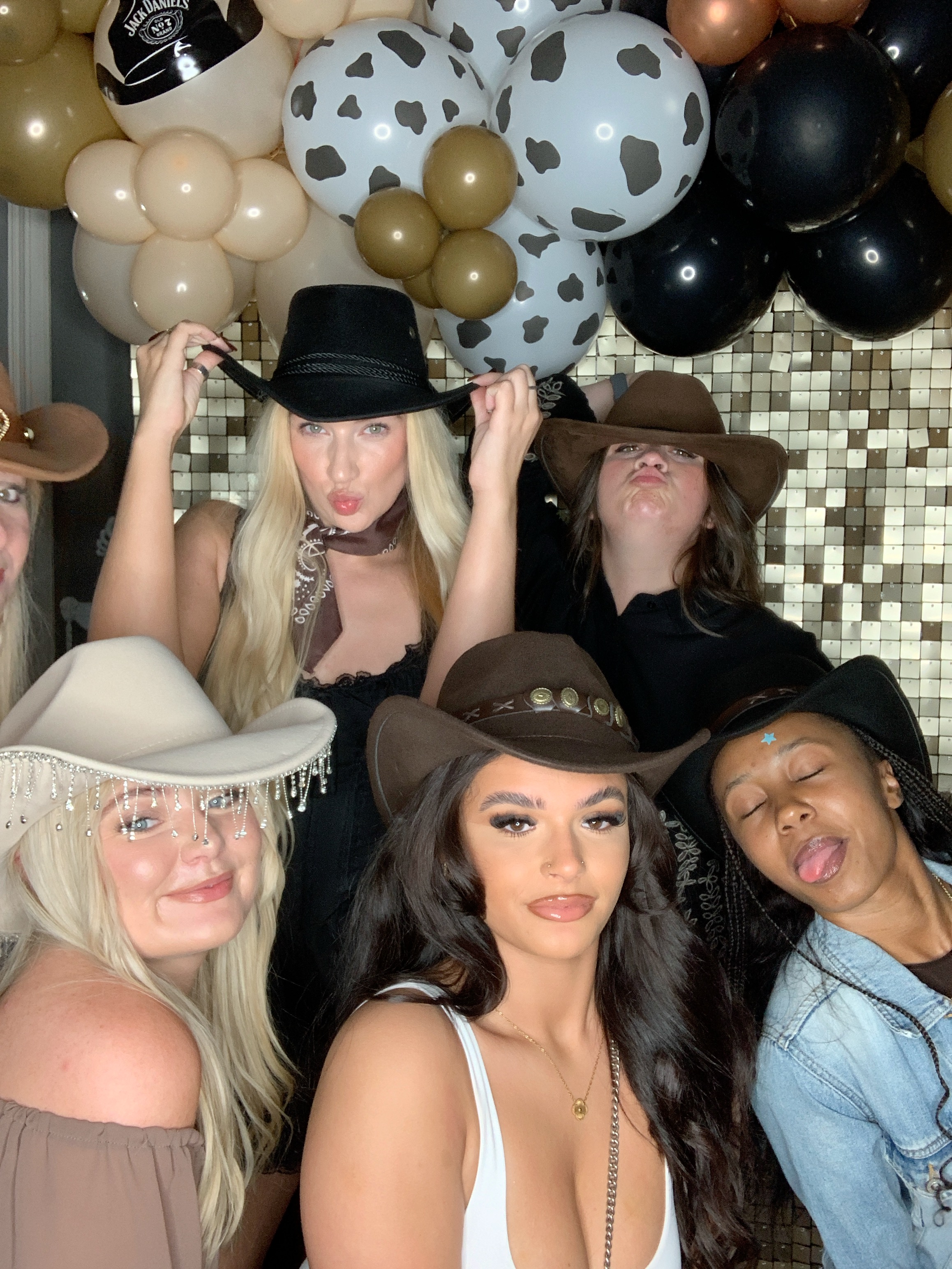 Saltmarshe Staff party  | View more photos from the event at gallery.magicimages.uk/u/MagicImages/Saltmarshe-Staff-party