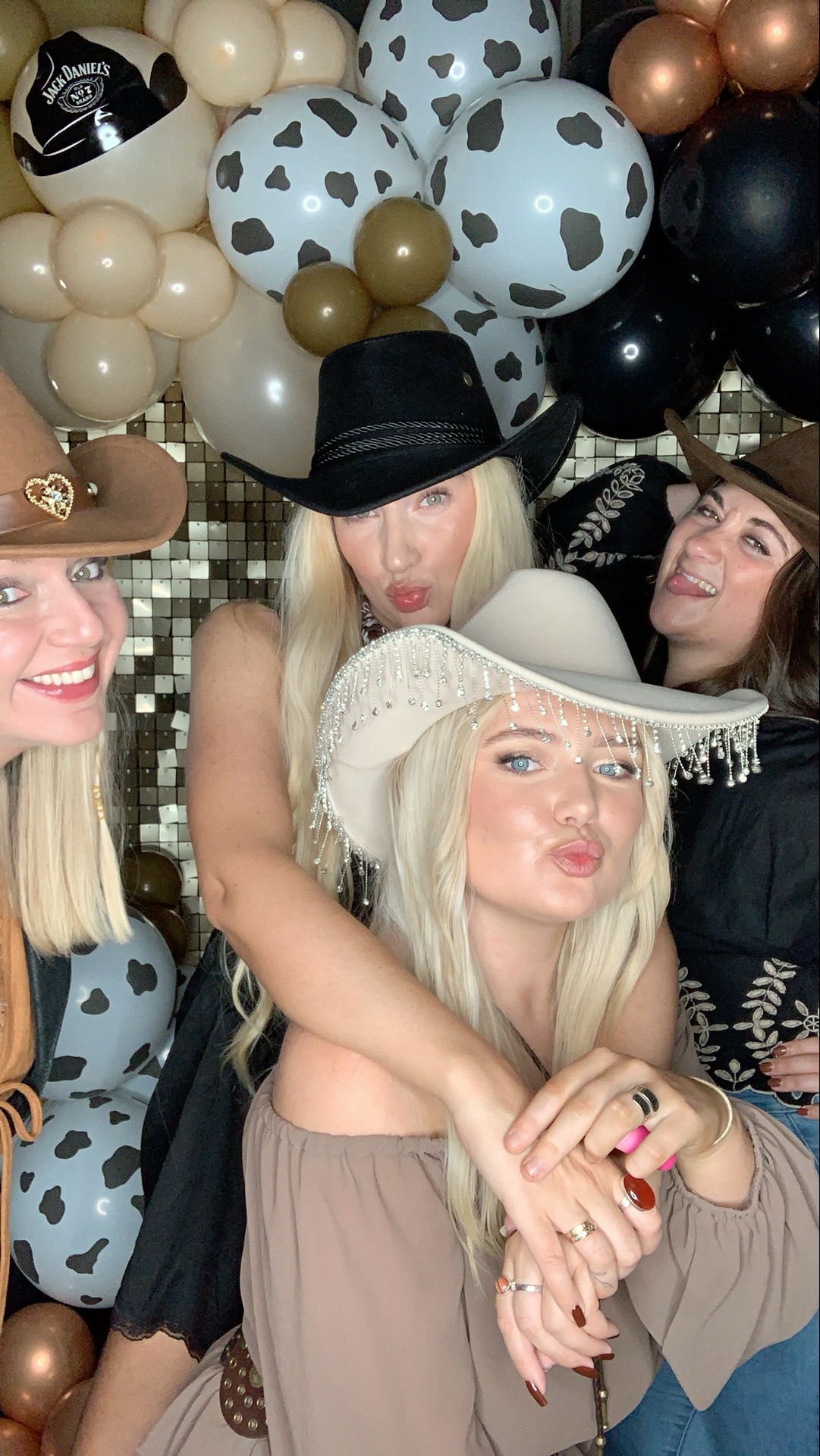 Saltmarshe Staff party  | View more photos from the event at gallery.magicimages.uk/u/MagicImages/Saltmarshe-Staff-party