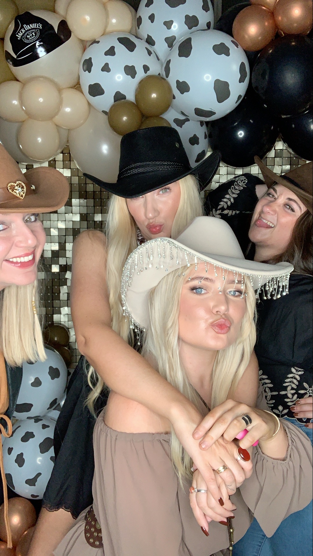 Saltmarshe Staff party  | View more photos from the event at gallery.magicimages.uk/u/MagicImages/Saltmarshe-Staff-party