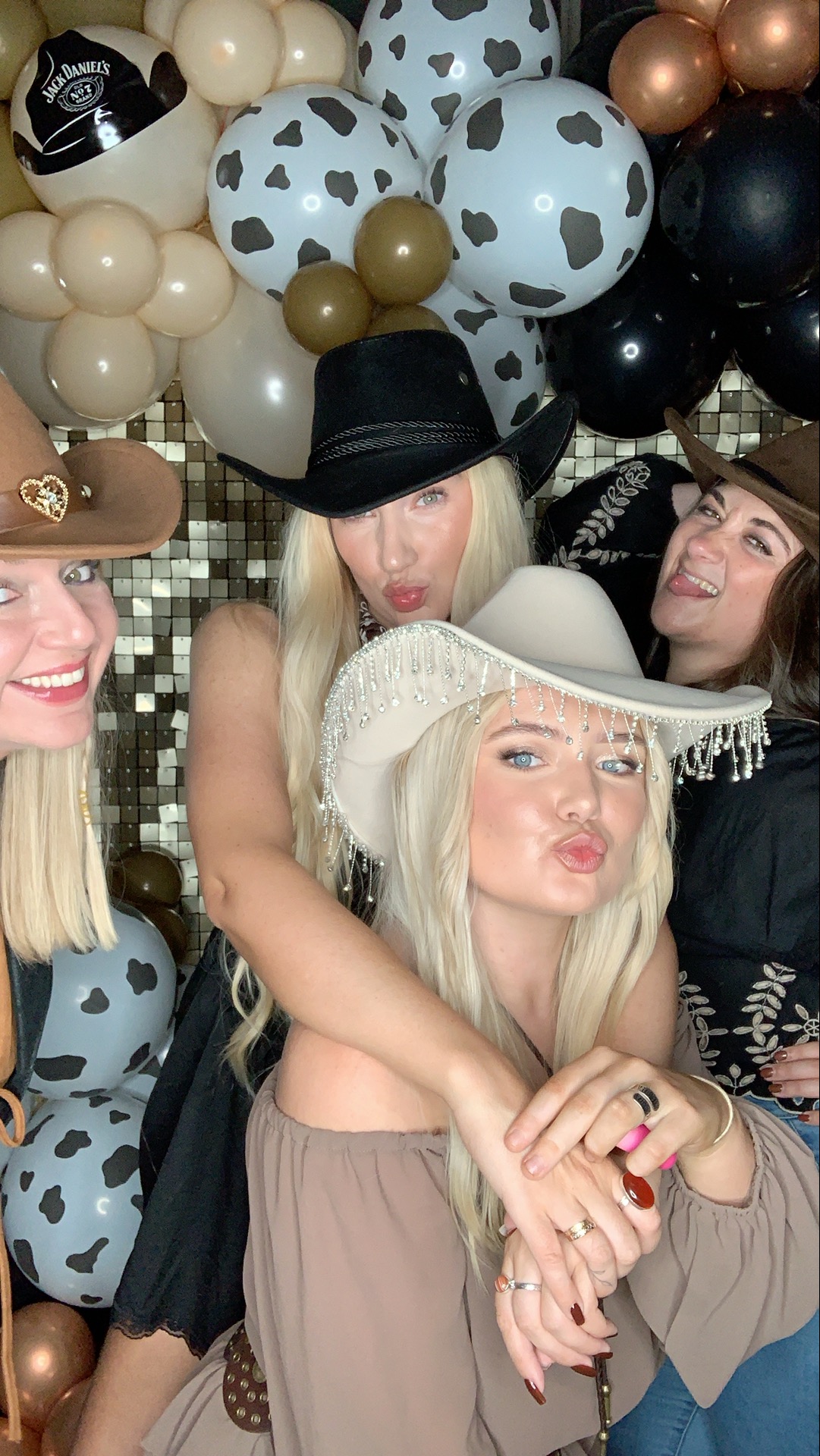 Saltmarshe Staff party  | View more photos from the event at gallery.magicimages.uk/u/MagicImages/Saltmarshe-Staff-party