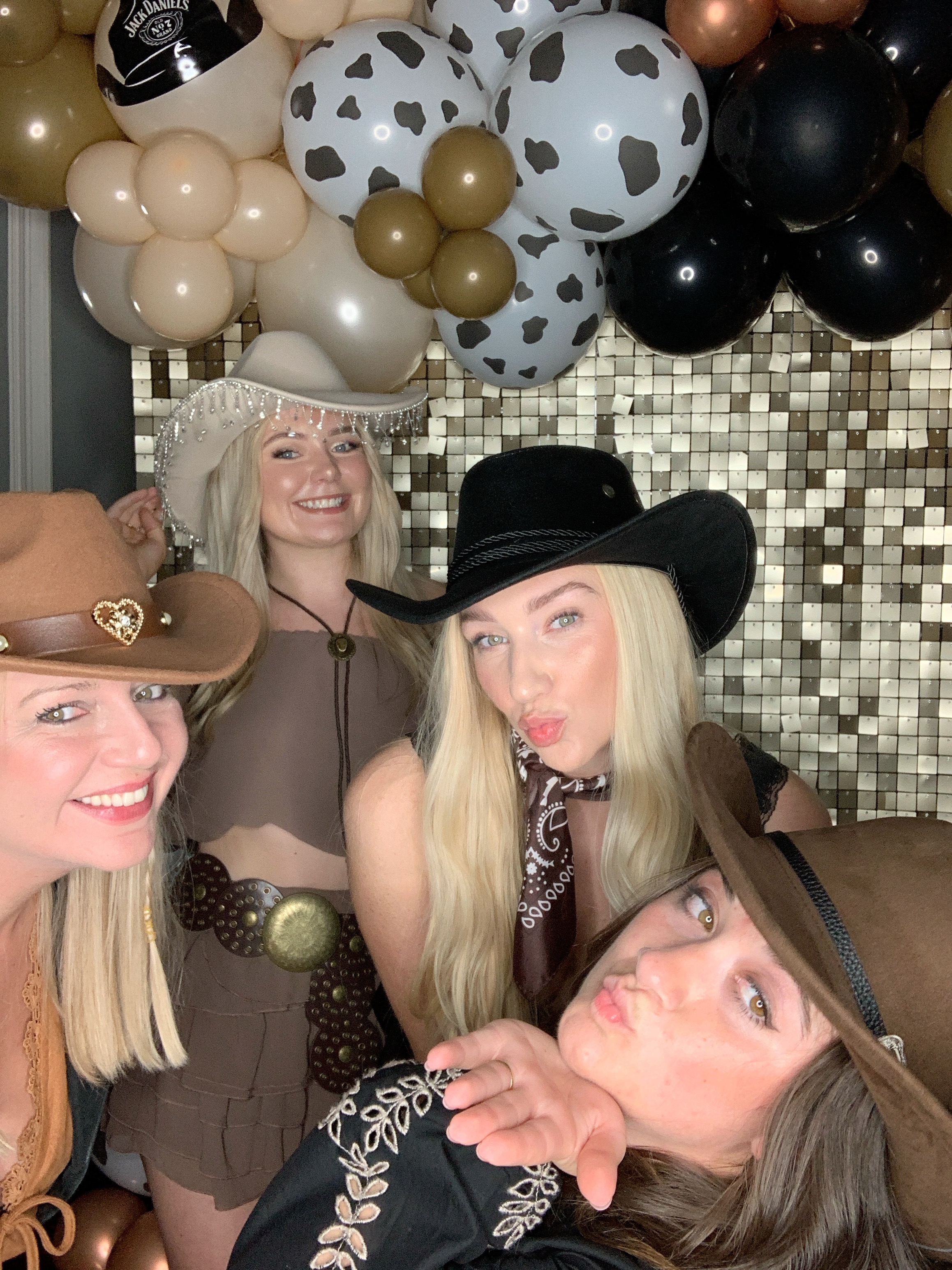 Saltmarshe Staff party  | View more photos from the event at gallery.magicimages.uk/u/MagicImages/Saltmarshe-Staff-party