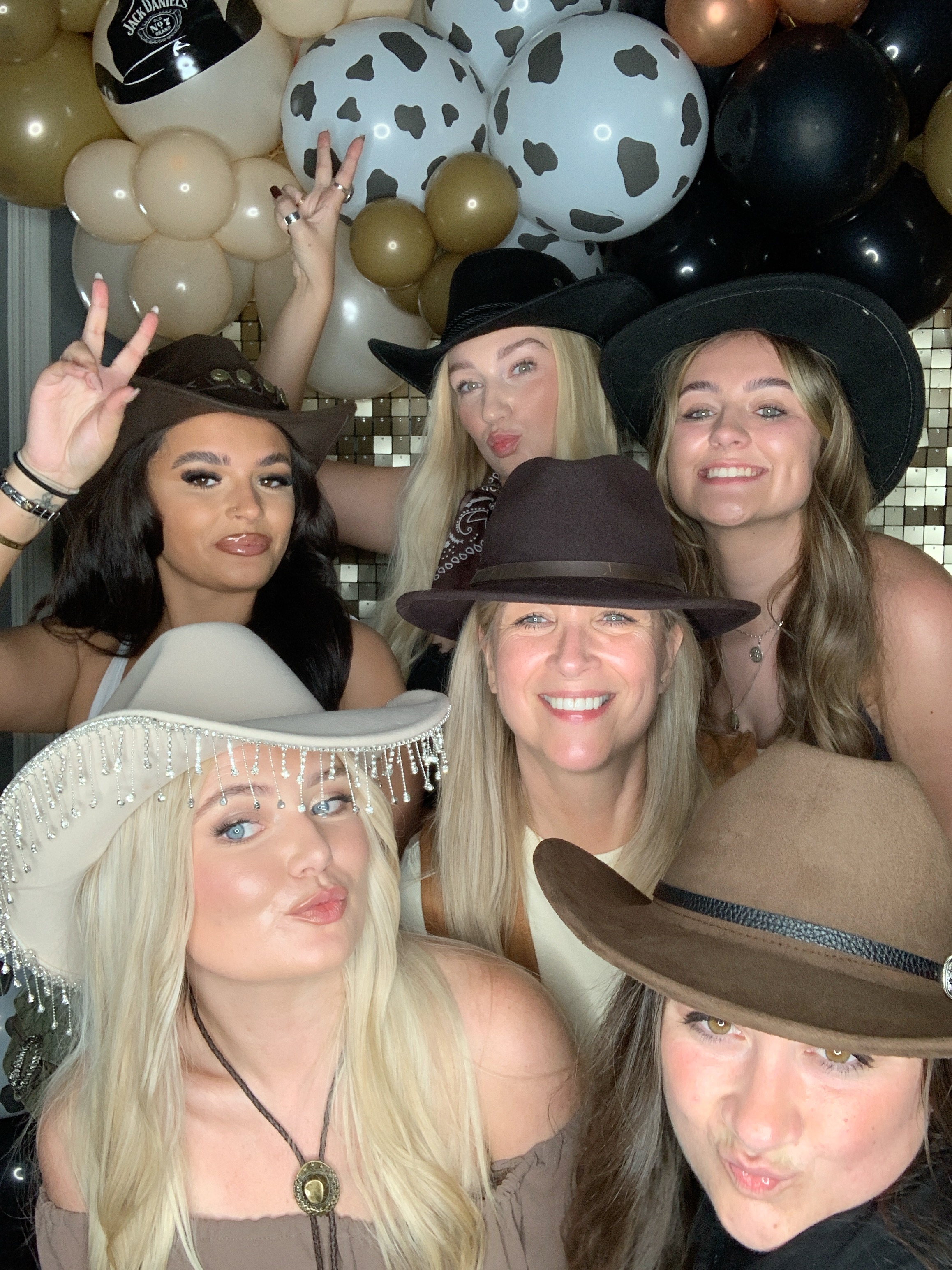 Saltmarshe Staff party  | View more photos from the event at gallery.magicimages.uk/u/MagicImages/Saltmarshe-Staff-party