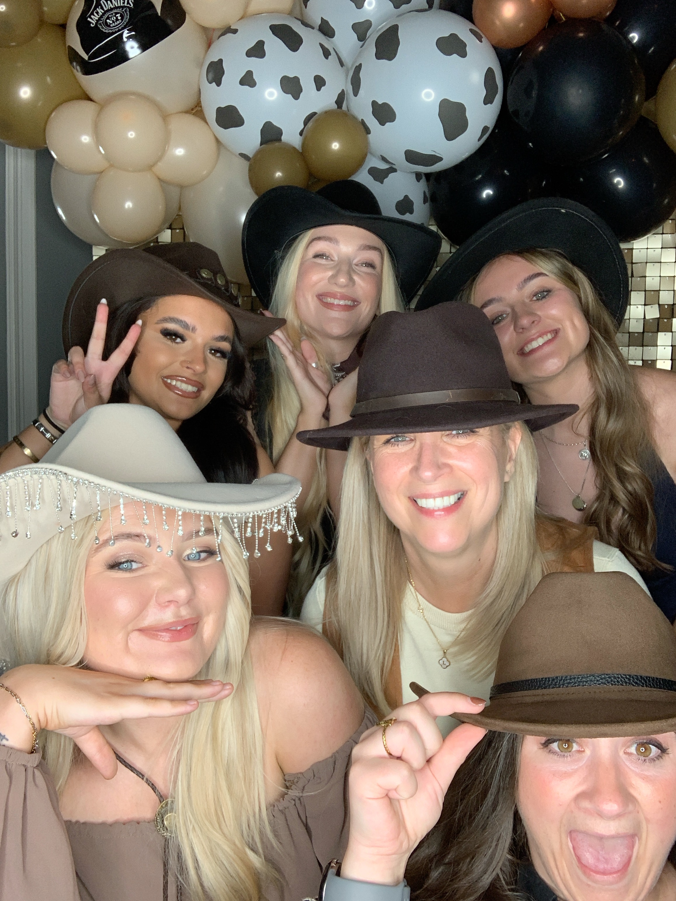 Saltmarshe Staff party  | View more photos from the event at gallery.magicimages.uk/u/MagicImages/Saltmarshe-Staff-party