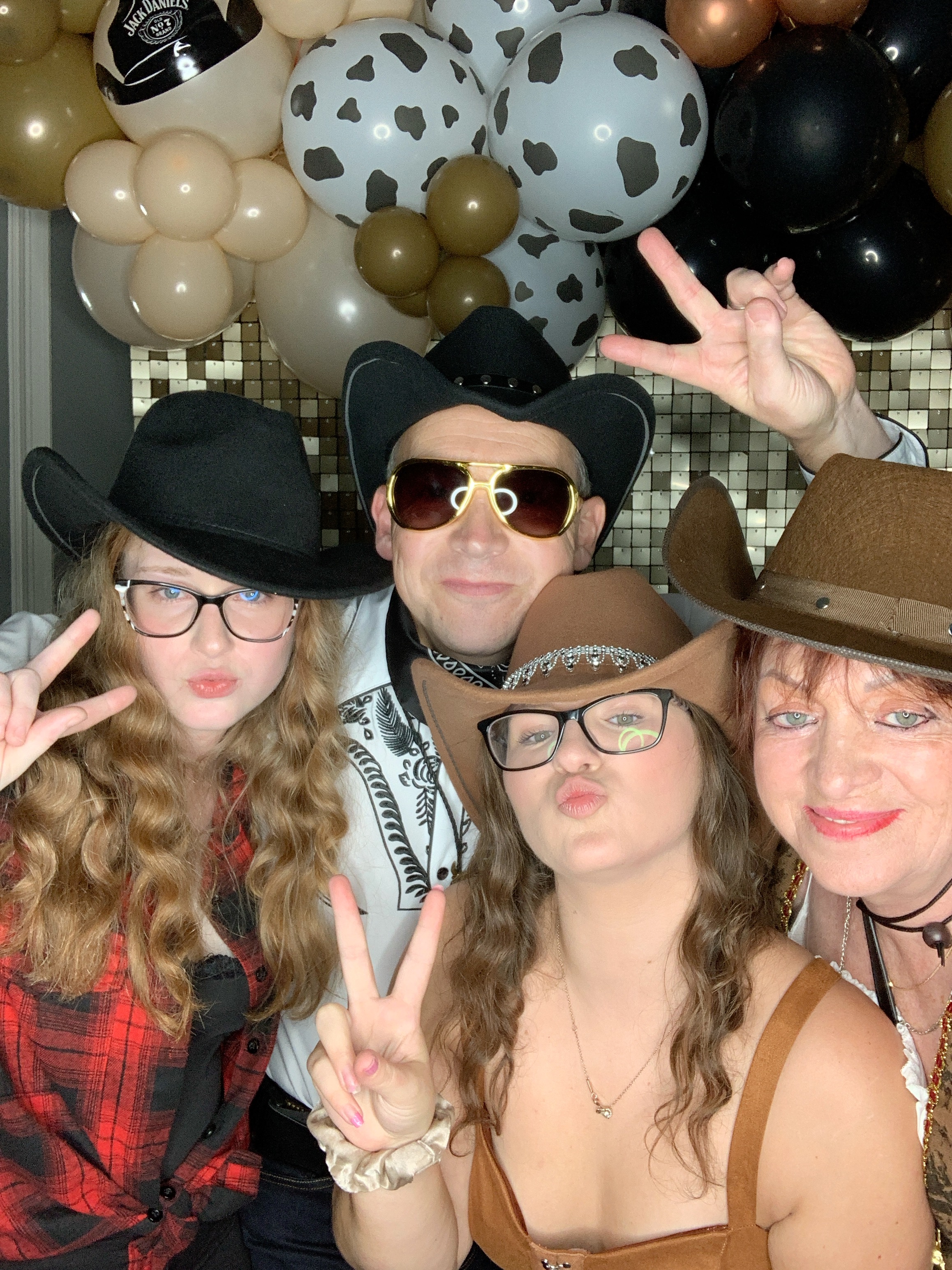 Saltmarshe Staff party  | View more photos from the event at gallery.magicimages.uk/u/MagicImages/Saltmarshe-Staff-party