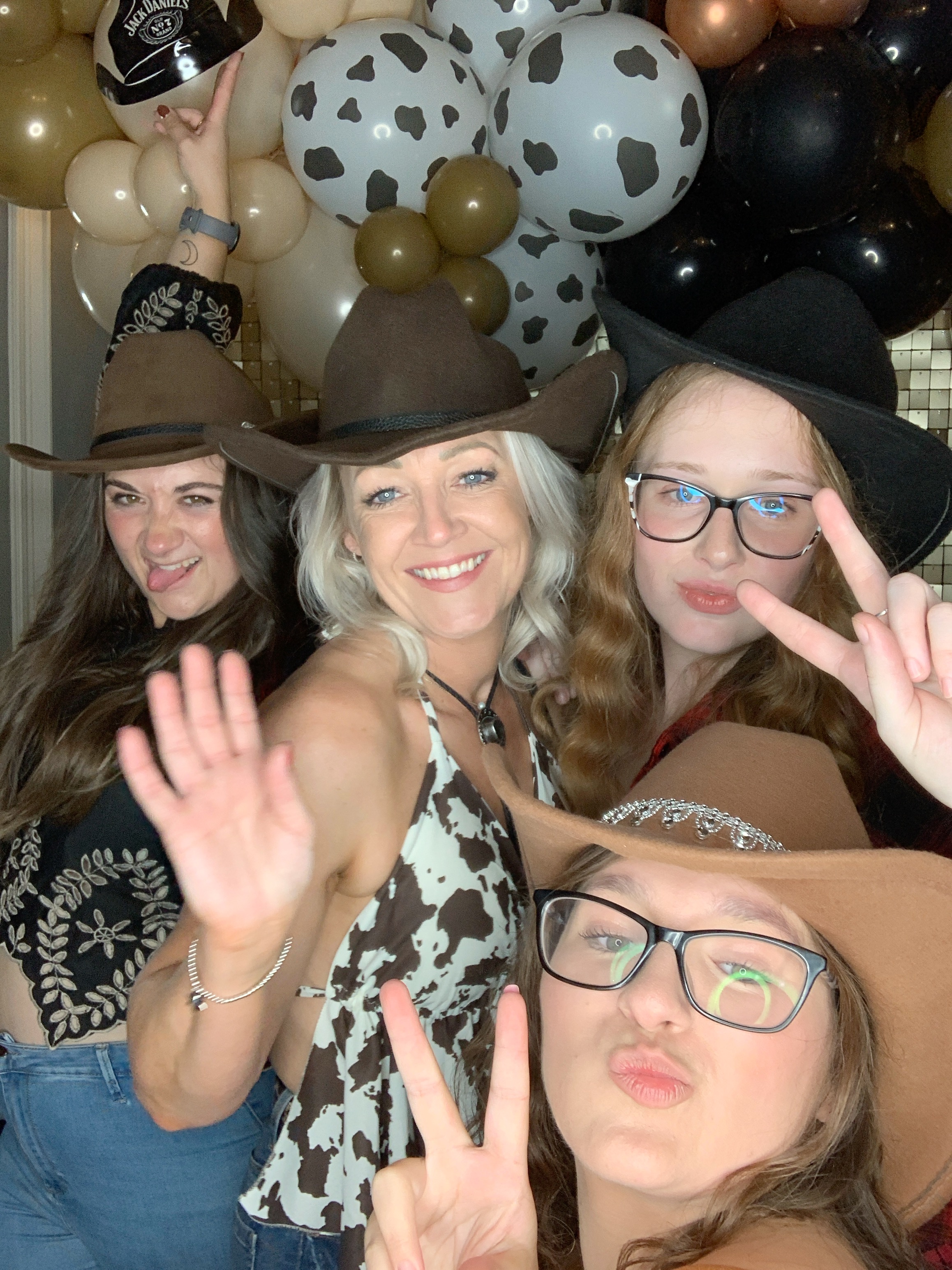 Saltmarshe Staff party  | View more photos from the event at gallery.magicimages.uk/u/MagicImages/Saltmarshe-Staff-party