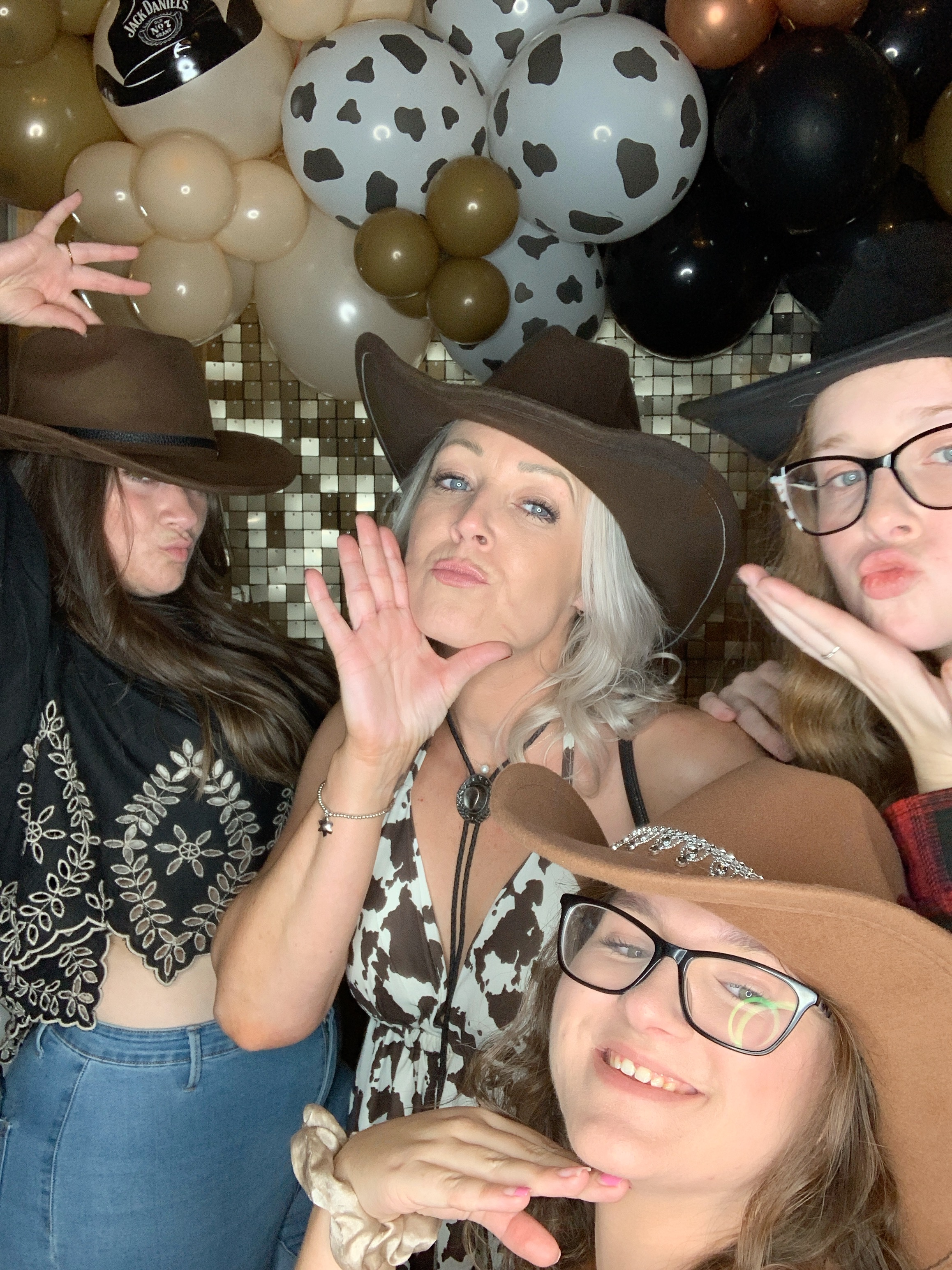 Saltmarshe Staff party  | View more photos from the event at gallery.magicimages.uk/u/MagicImages/Saltmarshe-Staff-party