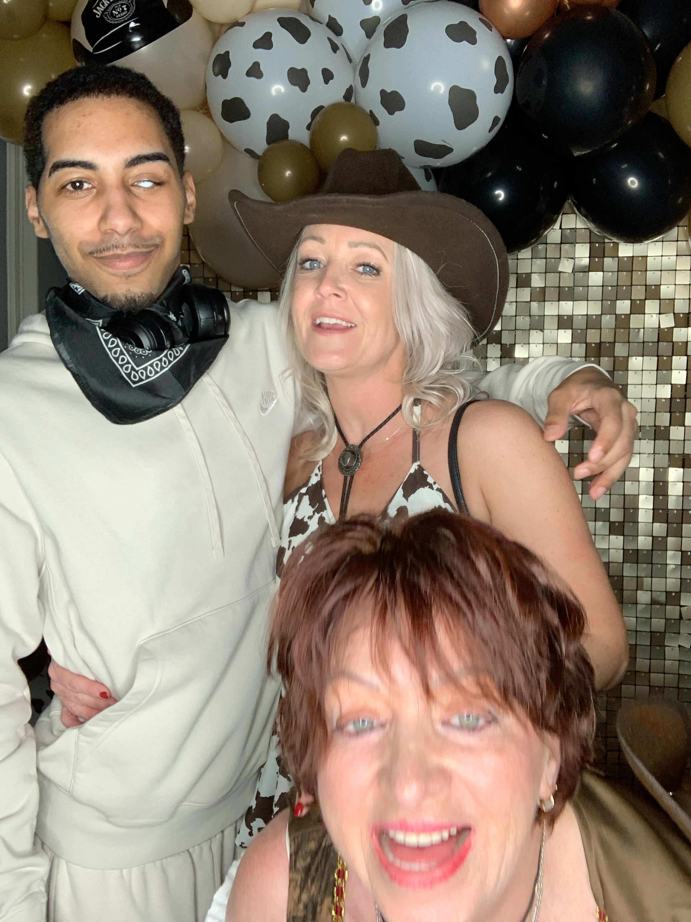 Saltmarshe Staff party  | View more photos from the event at gallery.magicimages.uk/u/MagicImages/Saltmarshe-Staff-party