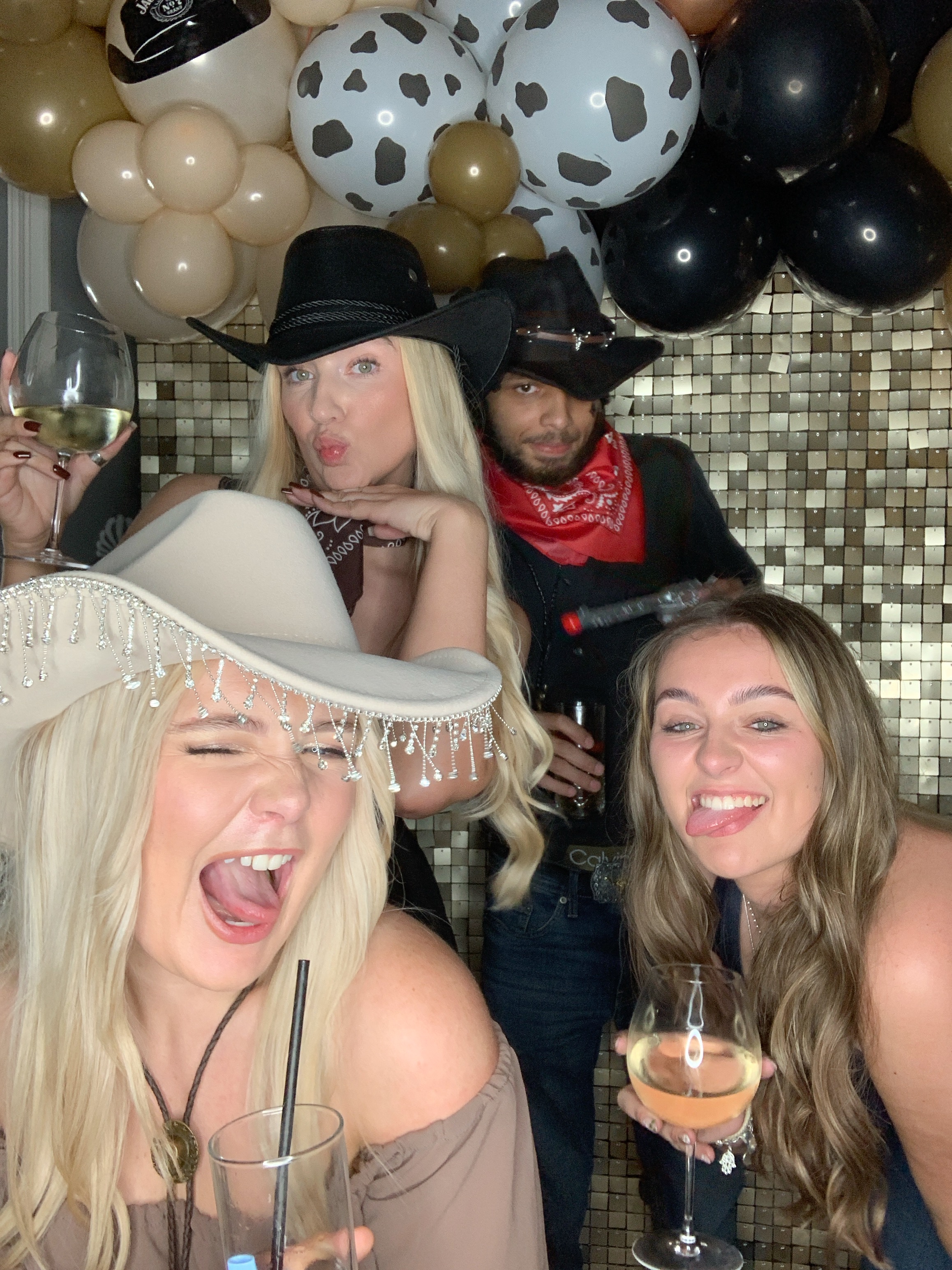 Saltmarshe Staff party  | View more photos from the event at gallery.magicimages.uk/u/MagicImages/Saltmarshe-Staff-party