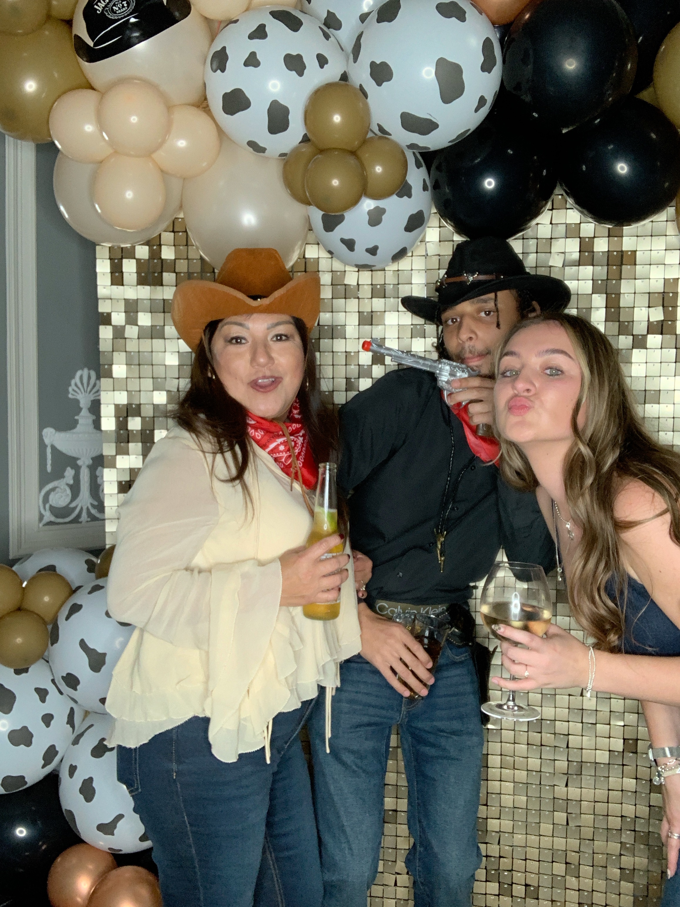 Saltmarshe Staff party  | View more photos from the event at gallery.magicimages.uk/u/MagicImages/Saltmarshe-Staff-party