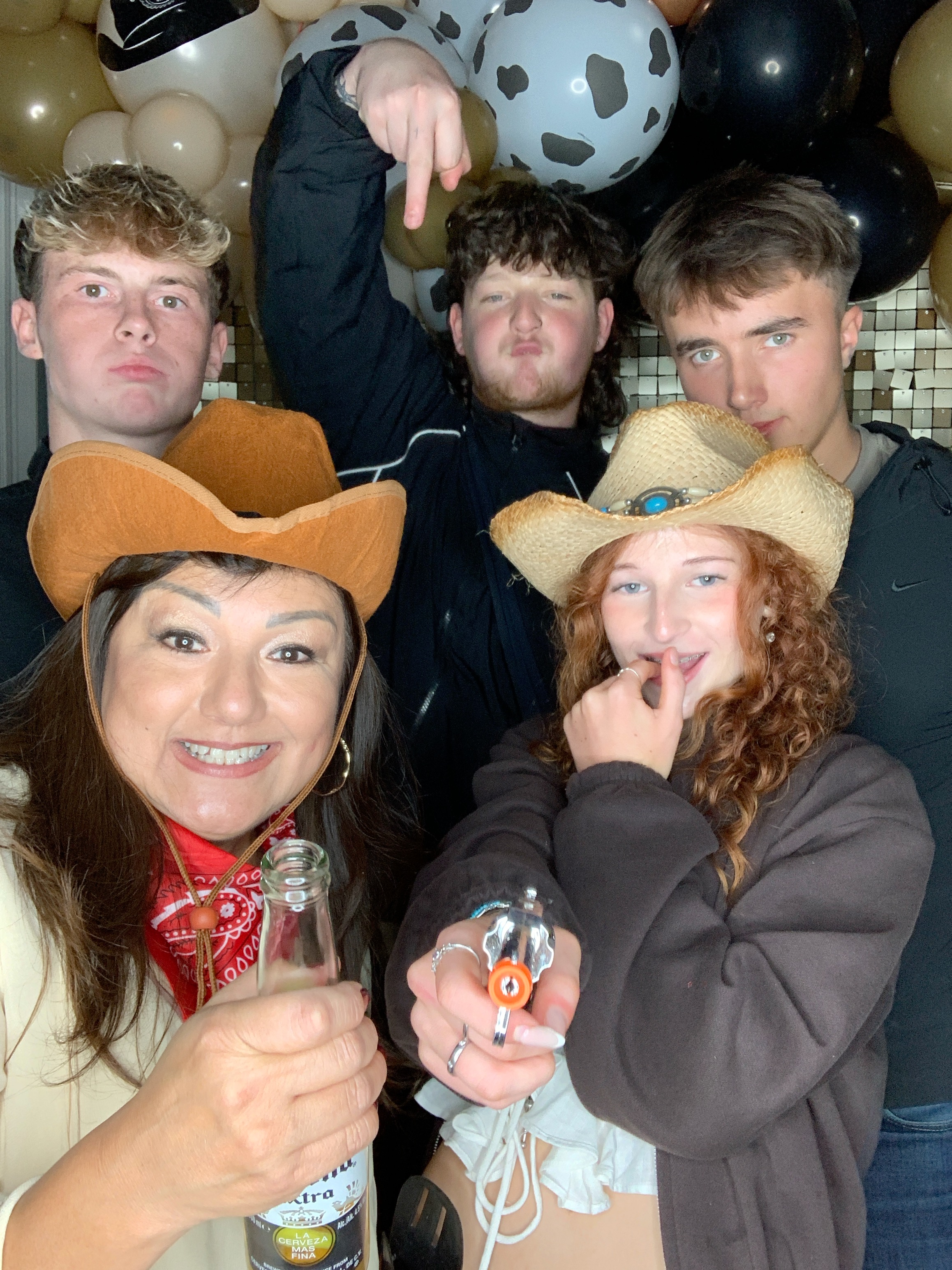 Saltmarshe Staff party  | View more photos from the event at gallery.magicimages.uk/u/MagicImages/Saltmarshe-Staff-party