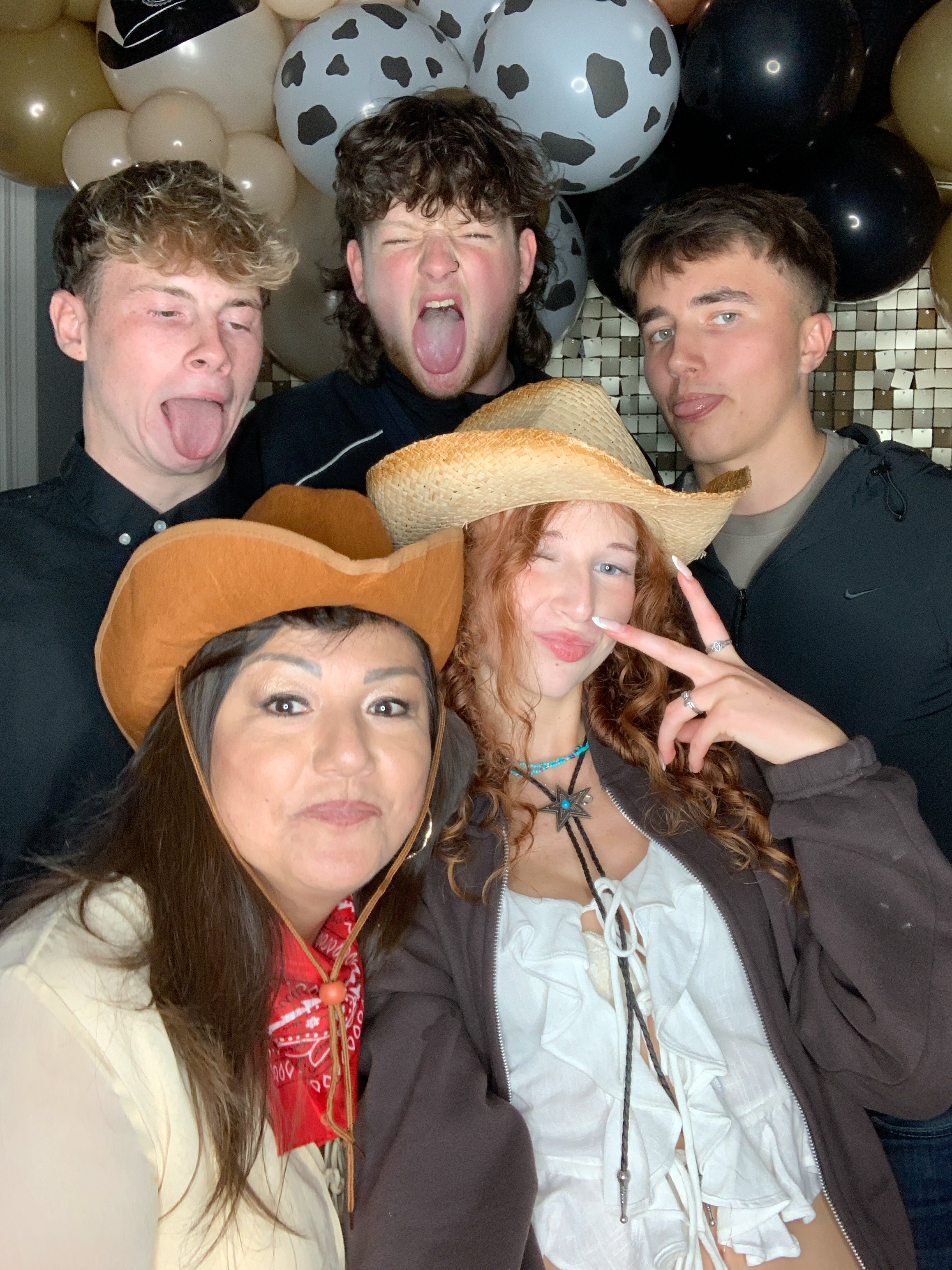 Saltmarshe Staff party  | View more photos from the event at gallery.magicimages.uk/u/MagicImages/Saltmarshe-Staff-party