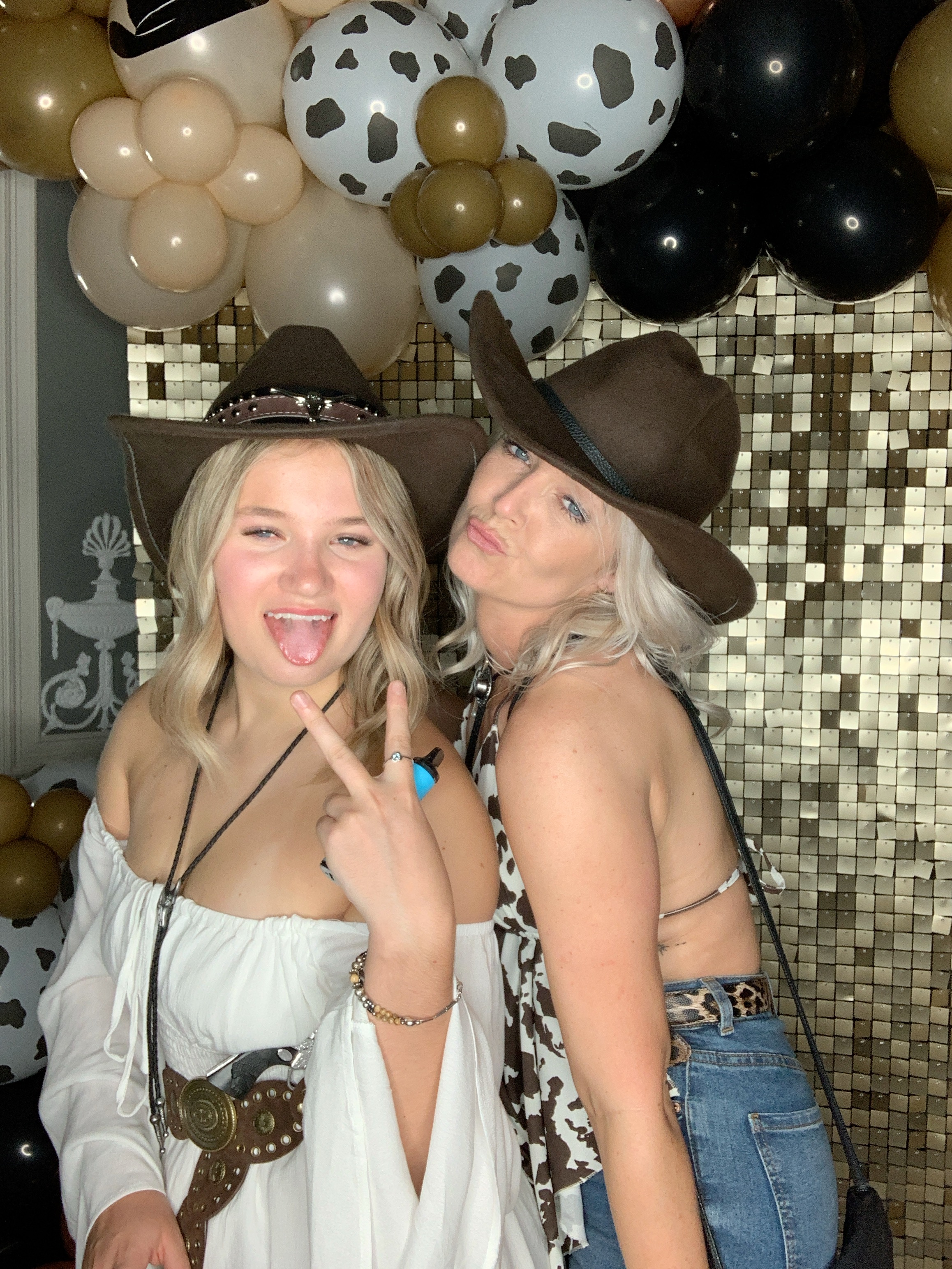 Saltmarshe Staff party  | View more photos from the event at gallery.magicimages.uk/u/MagicImages/Saltmarshe-Staff-party