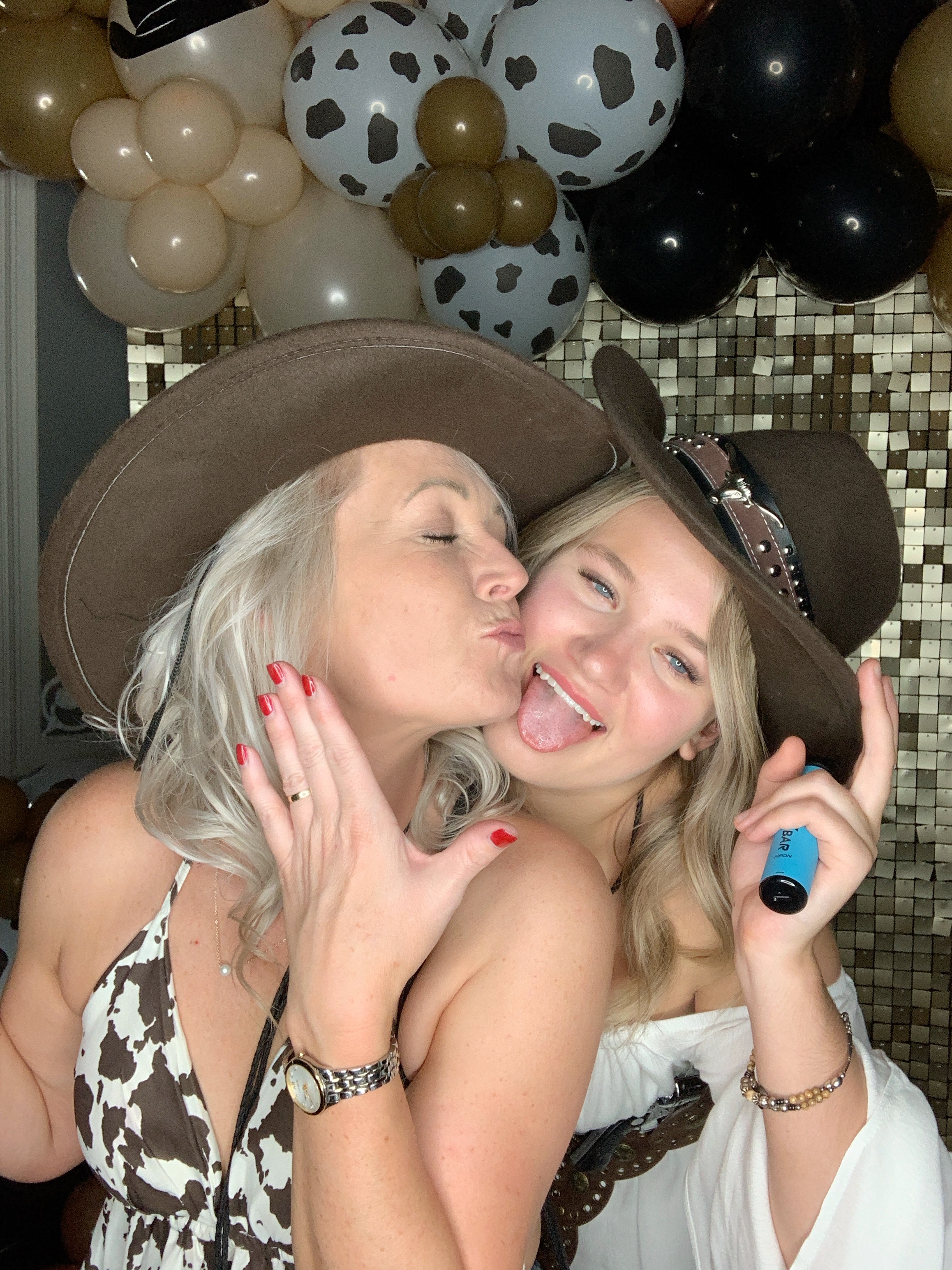 Saltmarshe Staff party  | View more photos from the event at gallery.magicimages.uk/u/MagicImages/Saltmarshe-Staff-party