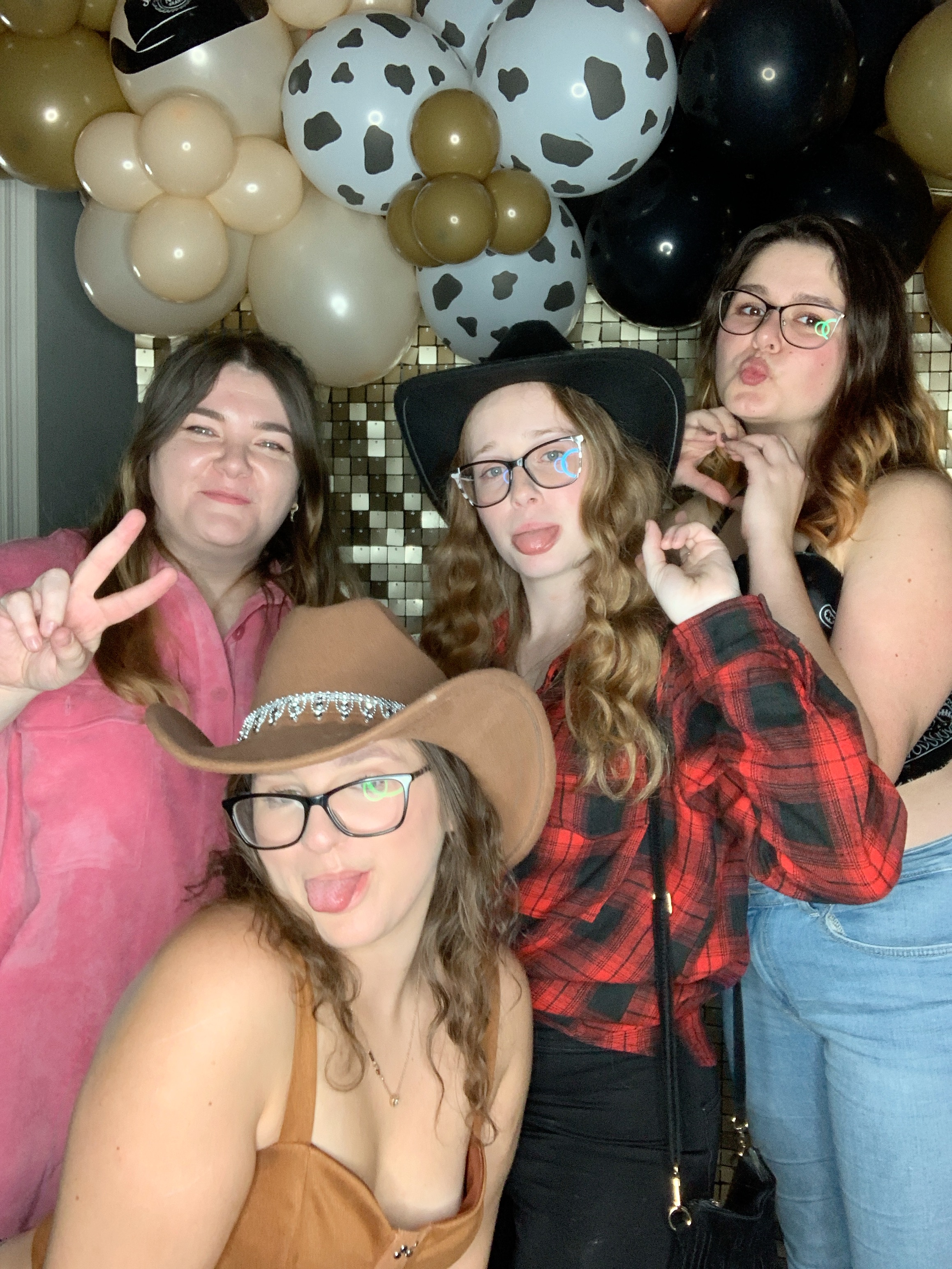 Saltmarshe Staff party  | View more photos from the event at gallery.magicimages.uk/u/MagicImages/Saltmarshe-Staff-party