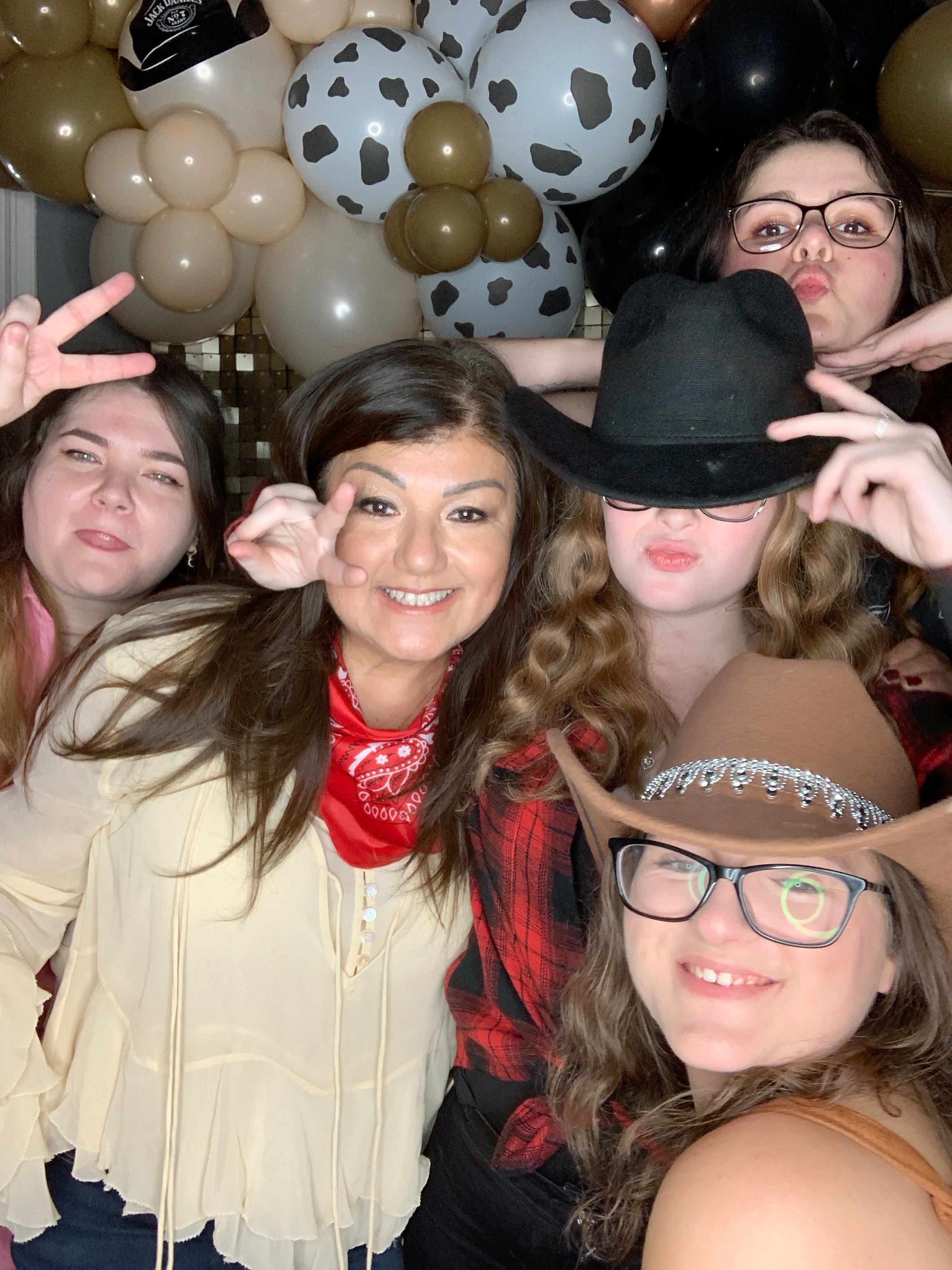 Saltmarshe Staff party  | View more photos from the event at gallery.magicimages.uk/u/MagicImages/Saltmarshe-Staff-party