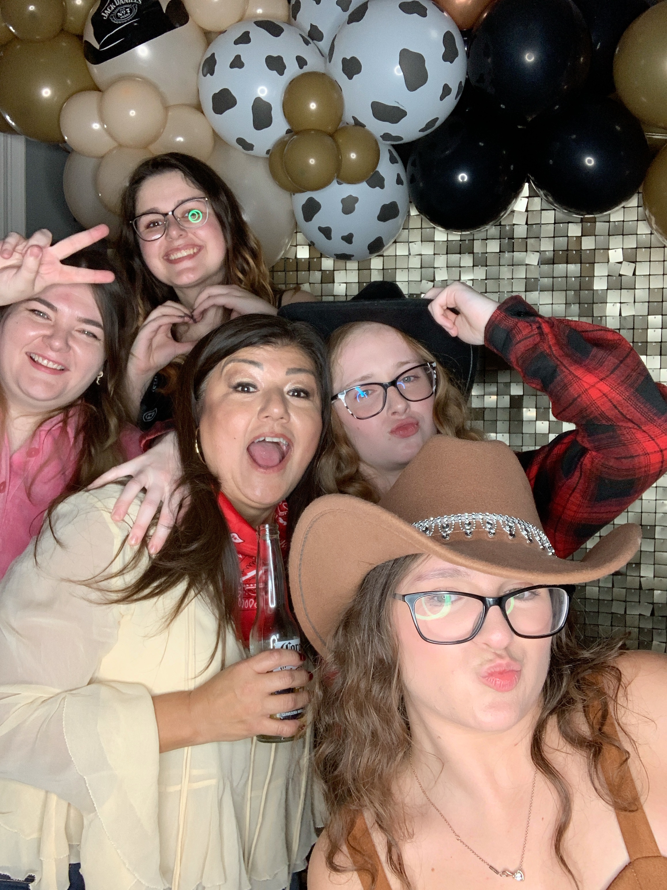 Saltmarshe Staff party  | View more photos from the event at gallery.magicimages.uk/u/MagicImages/Saltmarshe-Staff-party