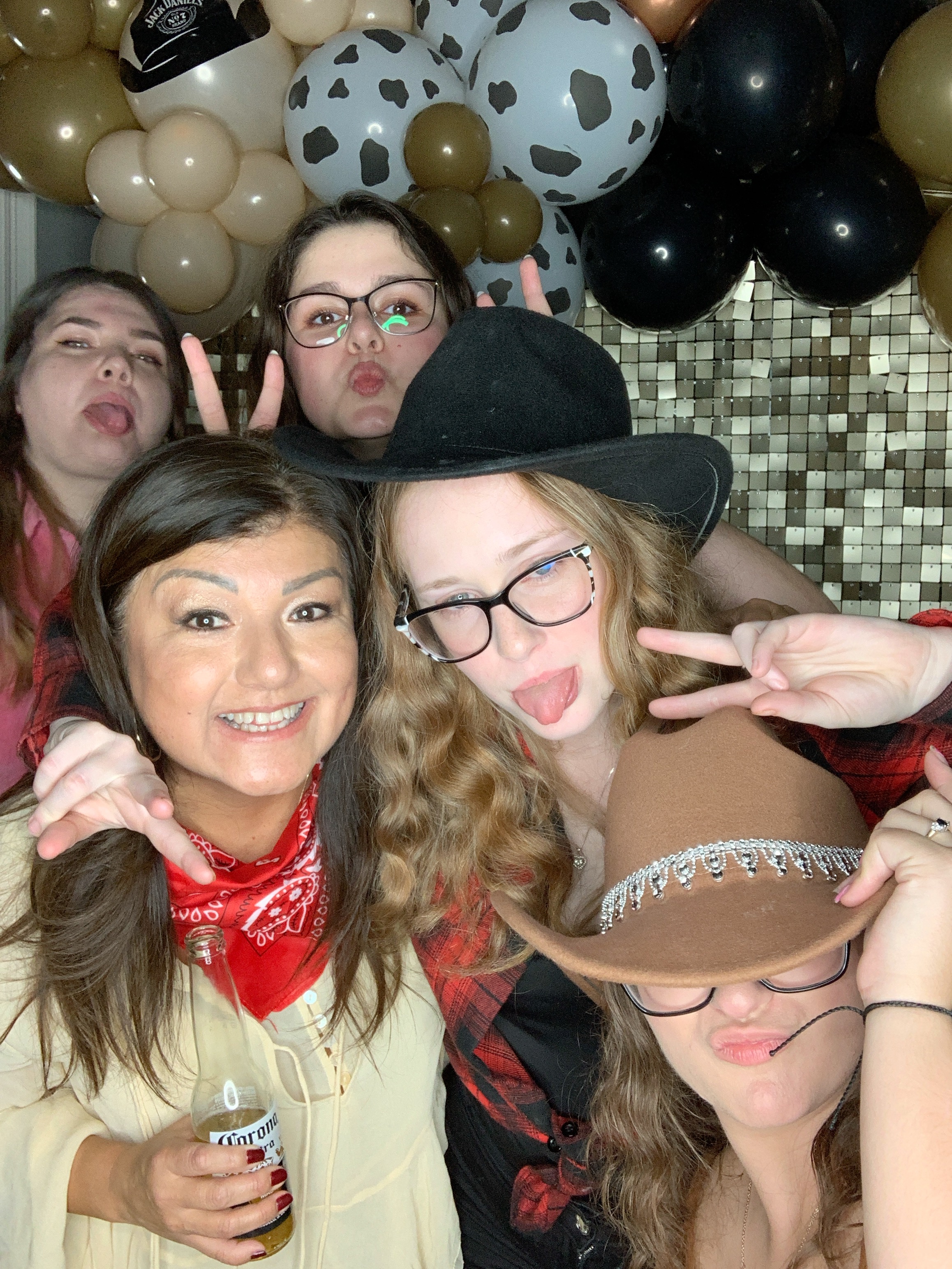 Saltmarshe Staff party  | View more photos from the event at gallery.magicimages.uk/u/MagicImages/Saltmarshe-Staff-party