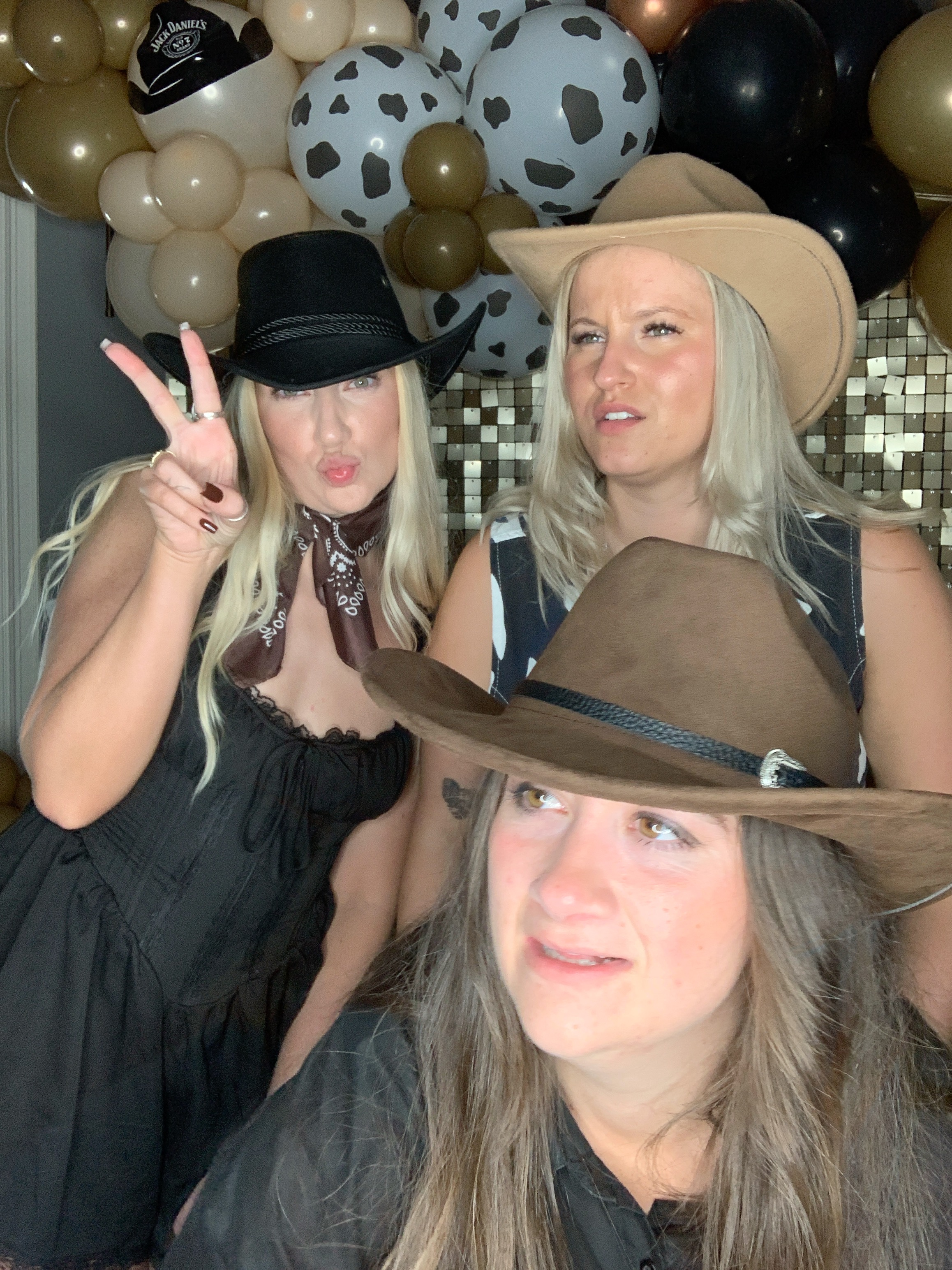 Saltmarshe Staff party  | View more photos from the event at gallery.magicimages.uk/u/MagicImages/Saltmarshe-Staff-party