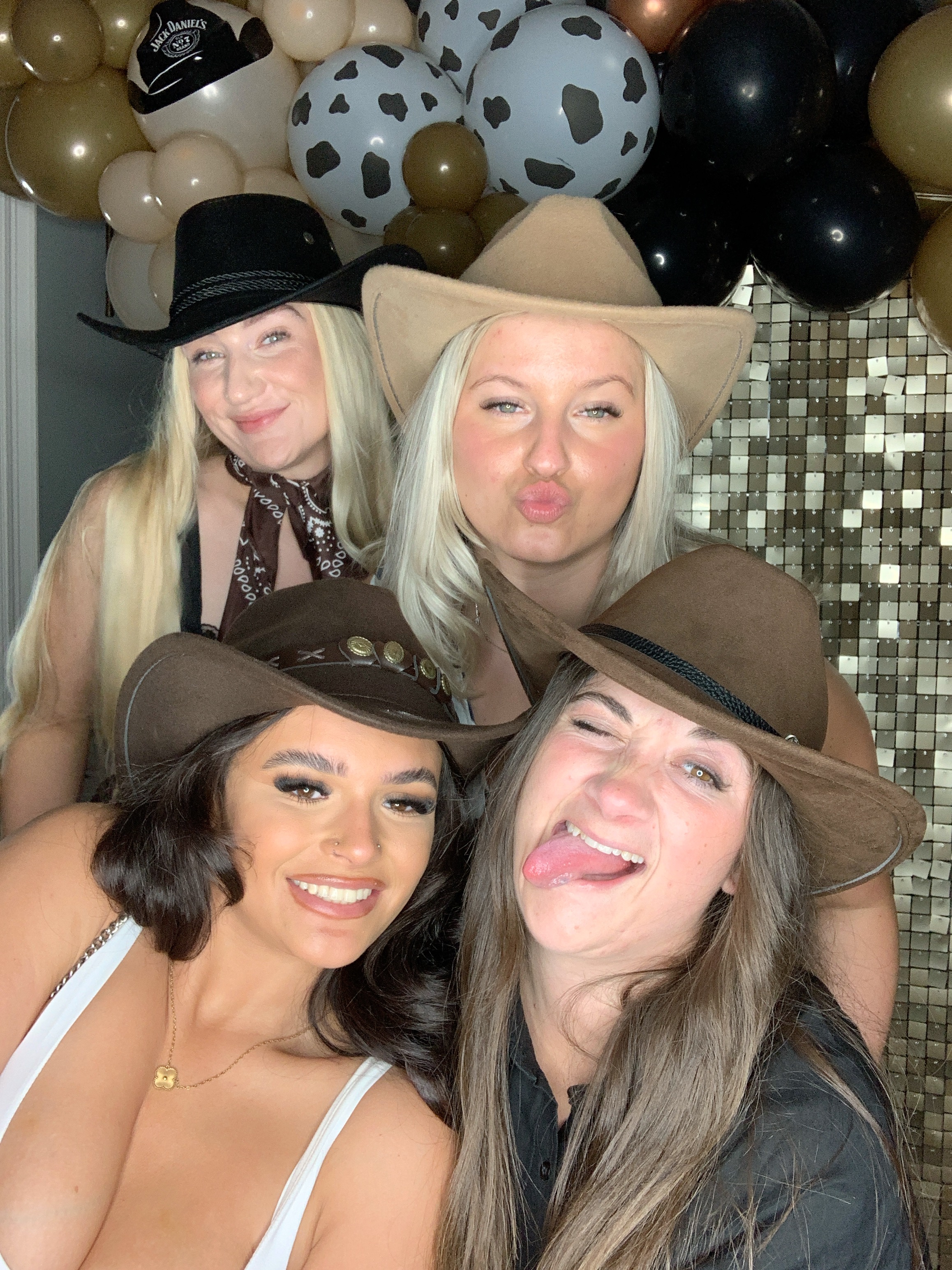 Saltmarshe Staff party  | View more photos from the event at gallery.magicimages.uk/u/MagicImages/Saltmarshe-Staff-party