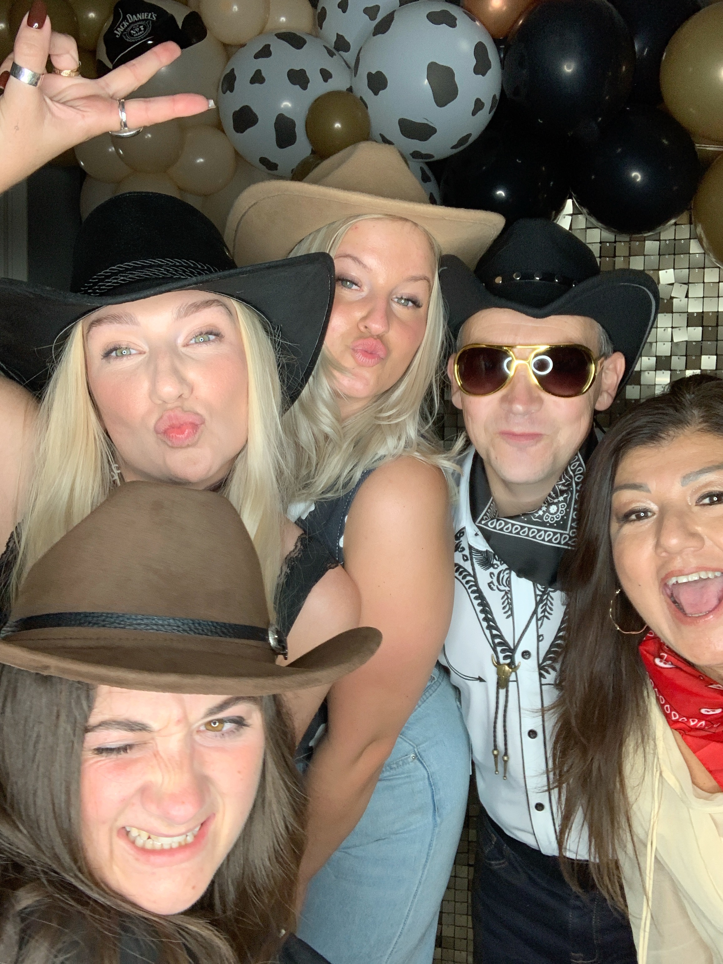 Saltmarshe Staff party  | View more photos from the event at gallery.magicimages.uk/u/MagicImages/Saltmarshe-Staff-party