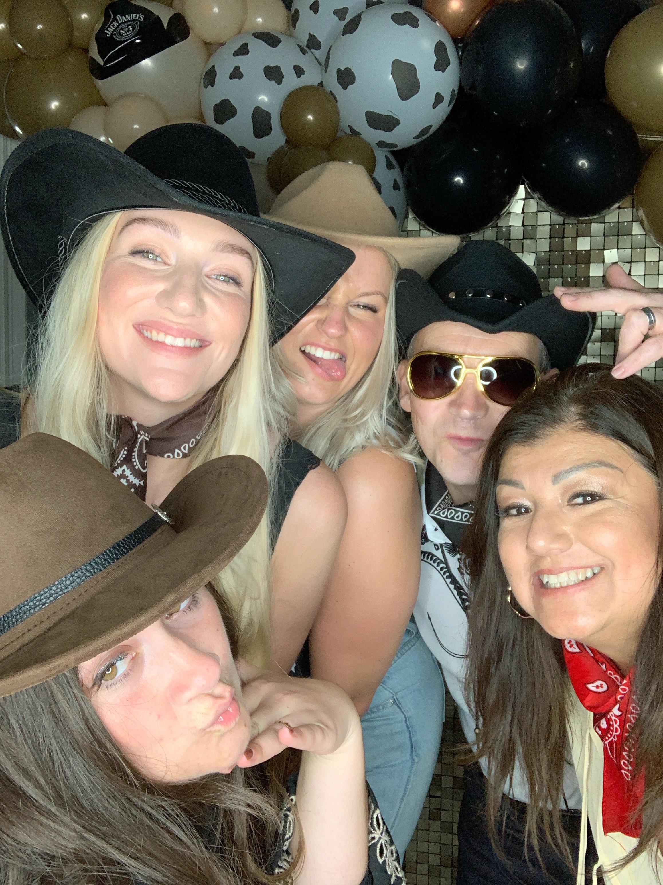 Saltmarshe Staff party  | View more photos from the event at gallery.magicimages.uk/u/MagicImages/Saltmarshe-Staff-party