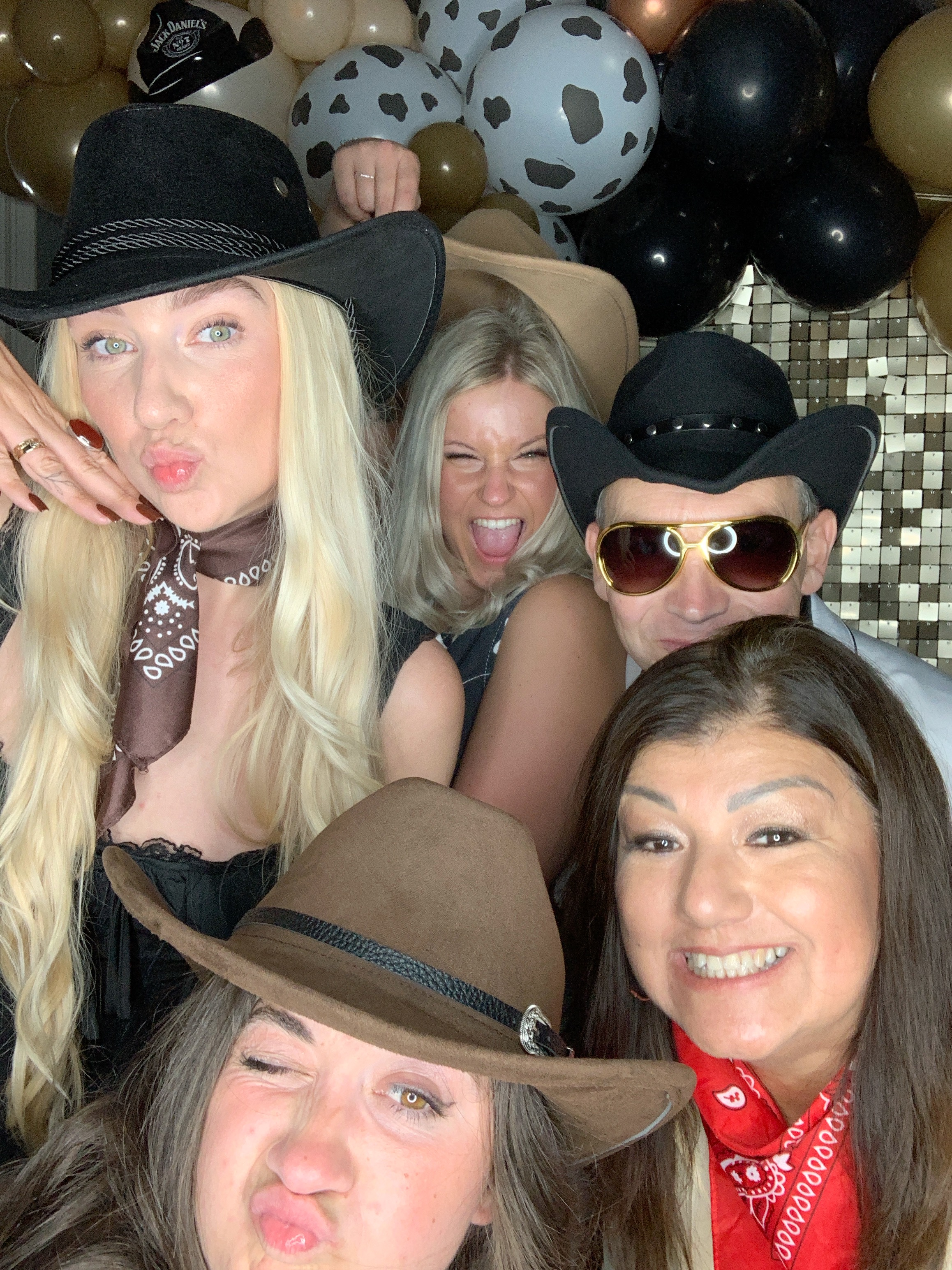 Saltmarshe Staff party  | View more photos from the event at gallery.magicimages.uk/u/MagicImages/Saltmarshe-Staff-party