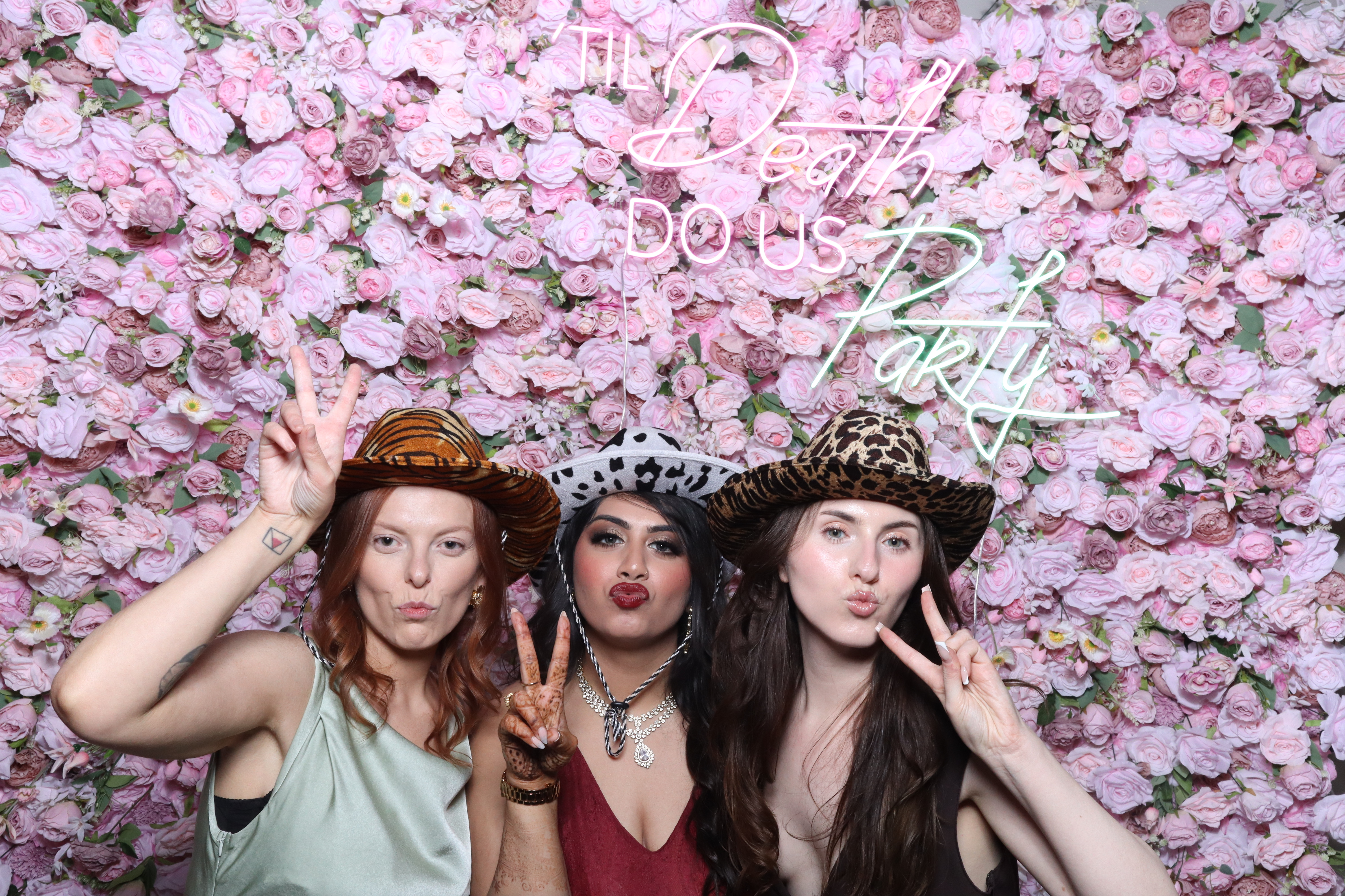 Shahanna and Taylor | View more photos from the event at gallery.magicimages.uk/u/MagicImages/Shahanna-and-Taylor