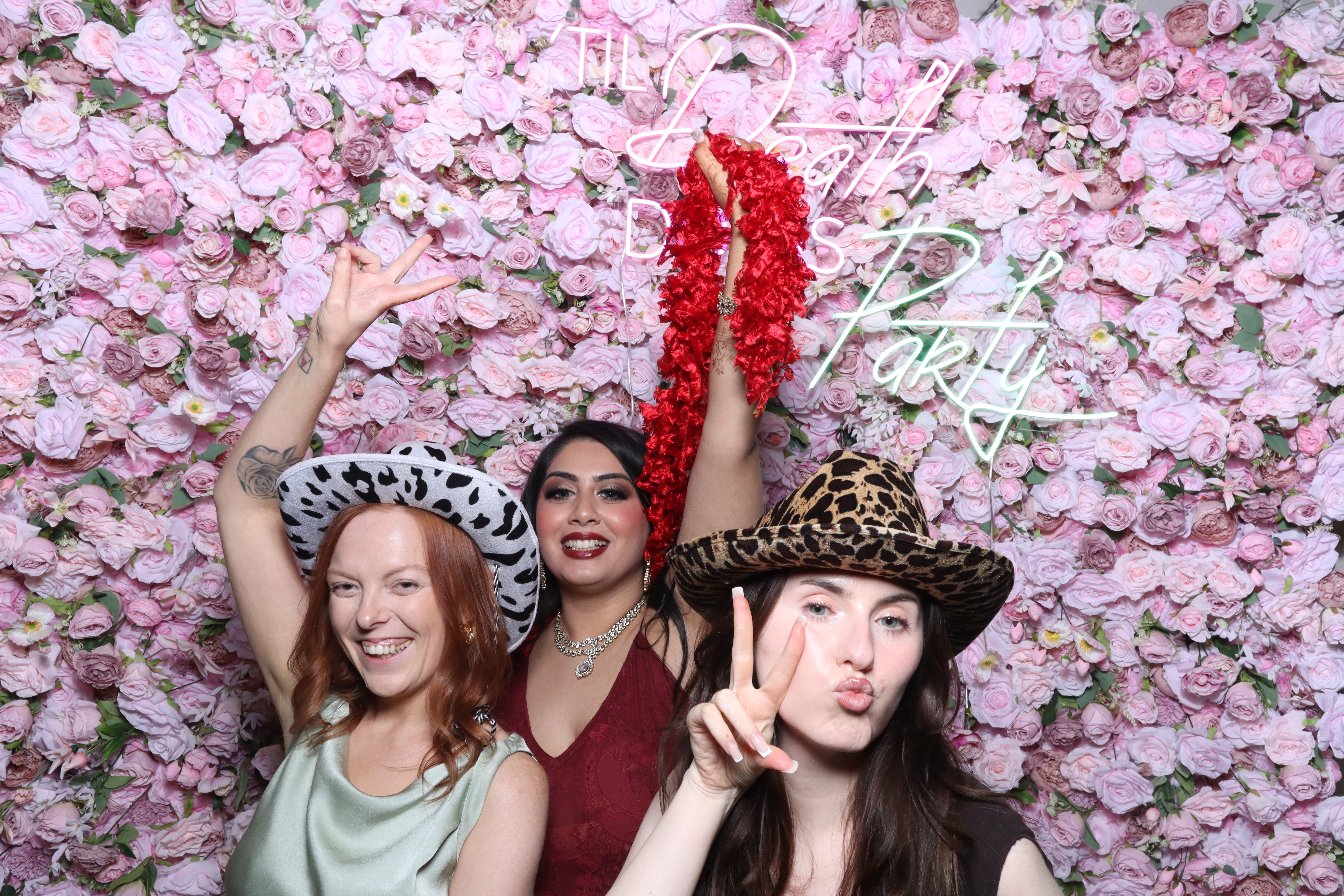 Shahanna and Taylor | View more photos from the event at gallery.magicimages.uk/u/MagicImages/Shahanna-and-Taylor