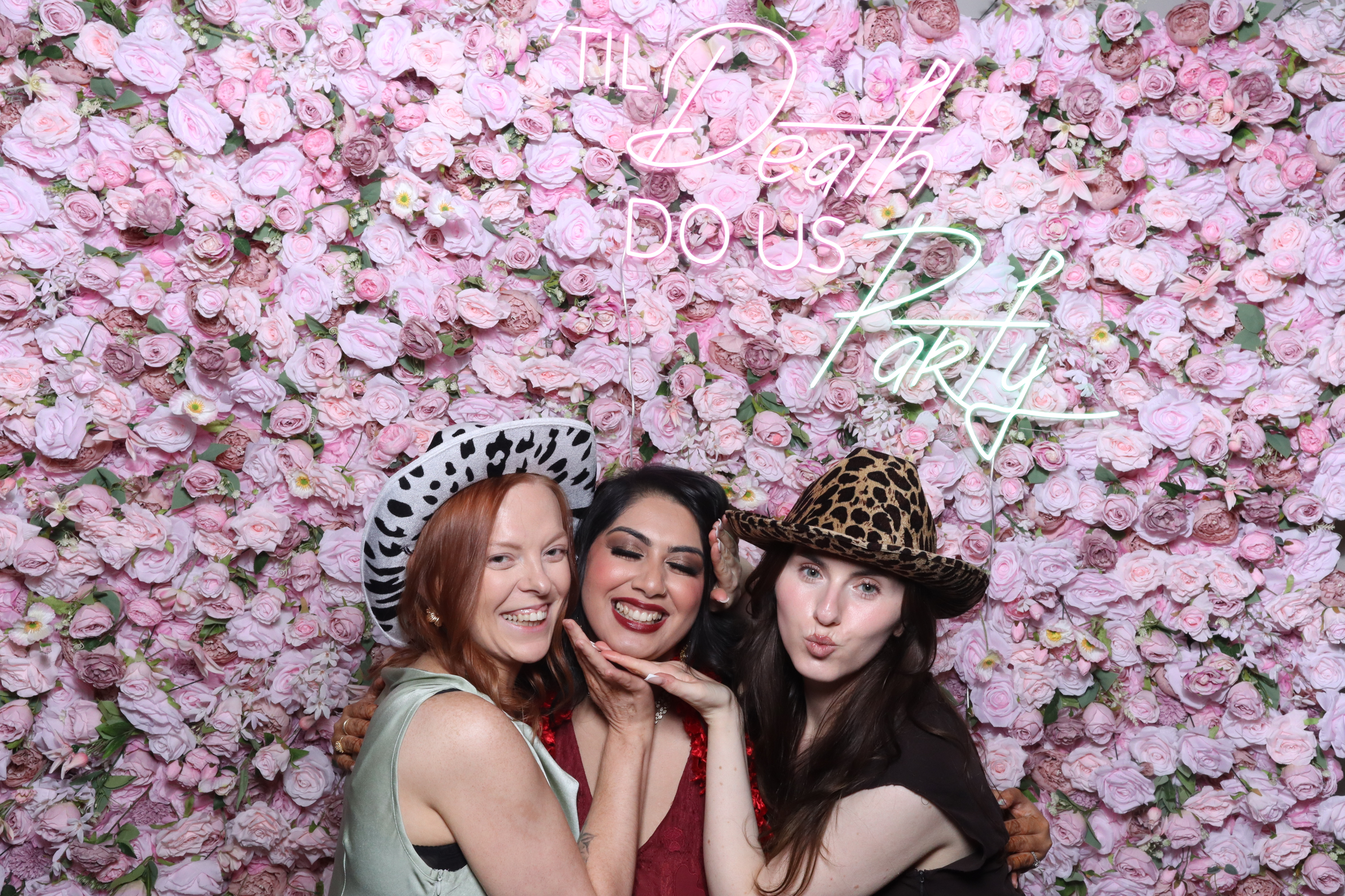 Shahanna and Taylor | View more photos from the event at gallery.magicimages.uk/u/MagicImages/Shahanna-and-Taylor