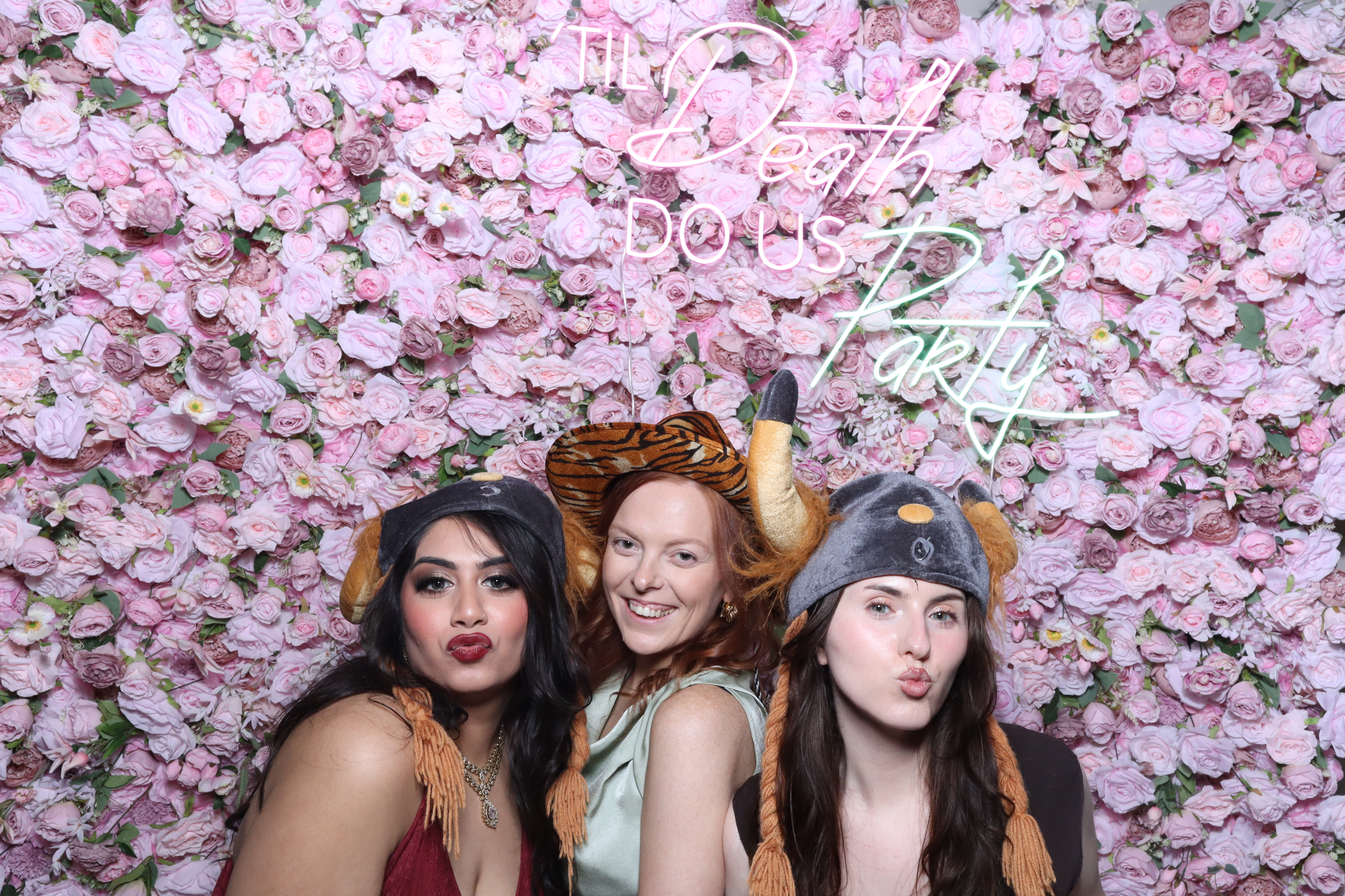 Shahanna and Taylor | View more photos from the event at gallery.magicimages.uk/u/MagicImages/Shahanna-and-Taylor