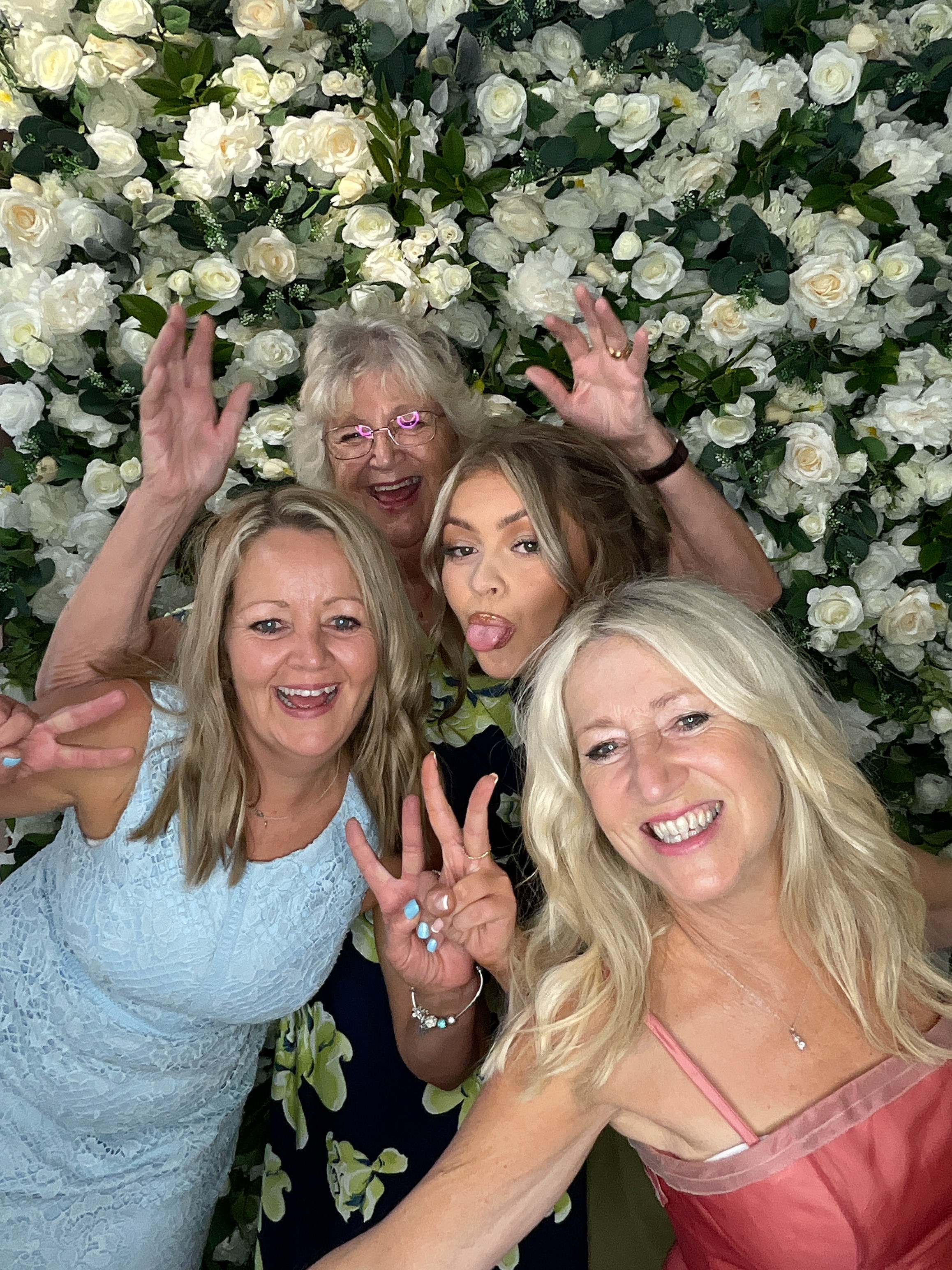 Sophie & Joe Photo booth images  | View more photos from the event at gallery.magicimages.uk/u/MagicImages/Sophie-Joe-Photo-booth-images